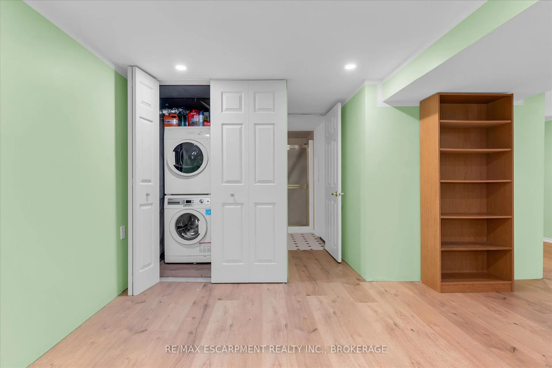 Photo 22 of 121 Cameron Avenue S, Hamilton, Bartonville — HOMEH