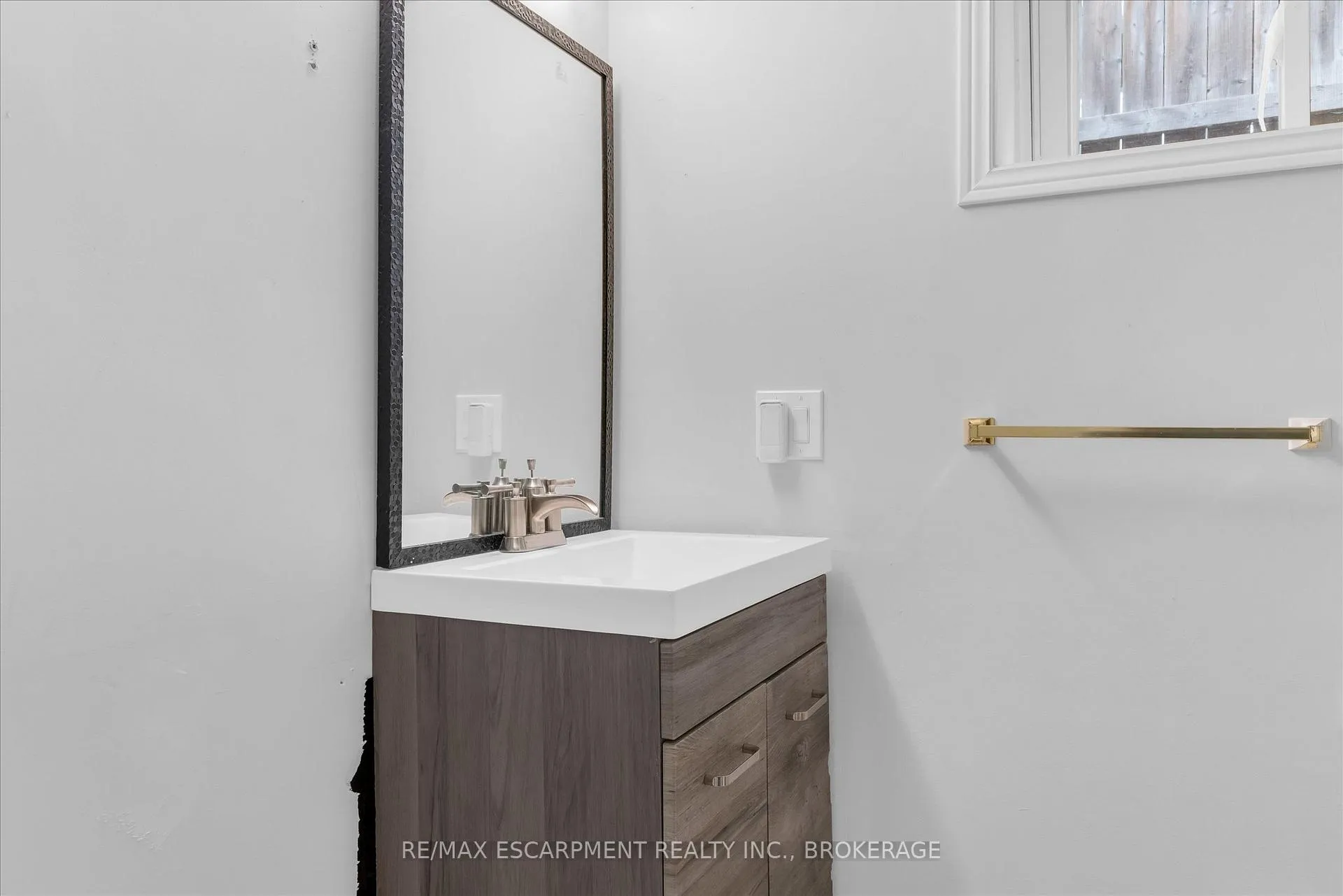 Photo 25 of 121 Cameron Avenue S, Hamilton, Bartonville — HOMEH