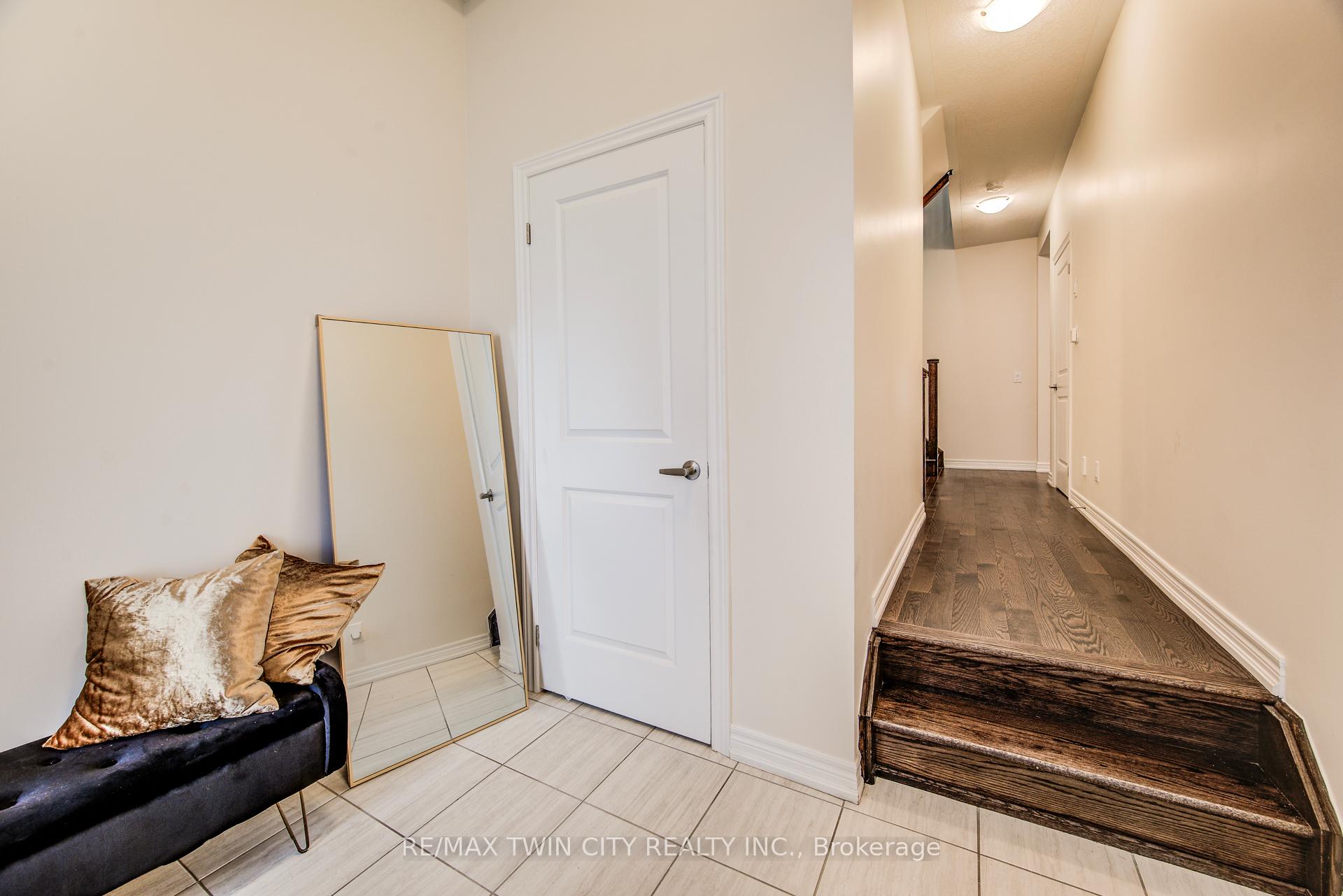 Photo 4 of 4 Stonehill Avenue, Kitchener — HOMEH