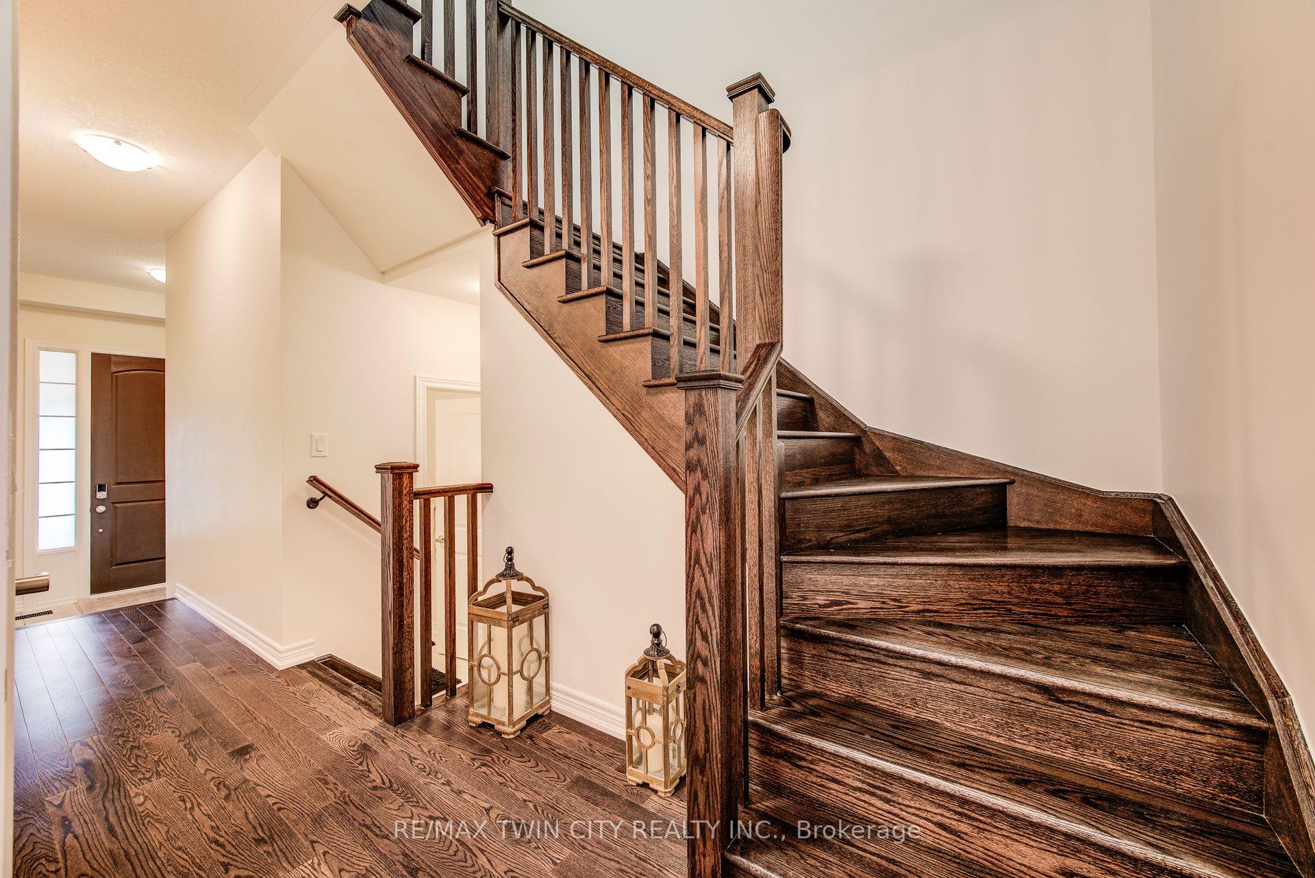 Photo 5 of 4 Stonehill Avenue, Kitchener — HOMEH