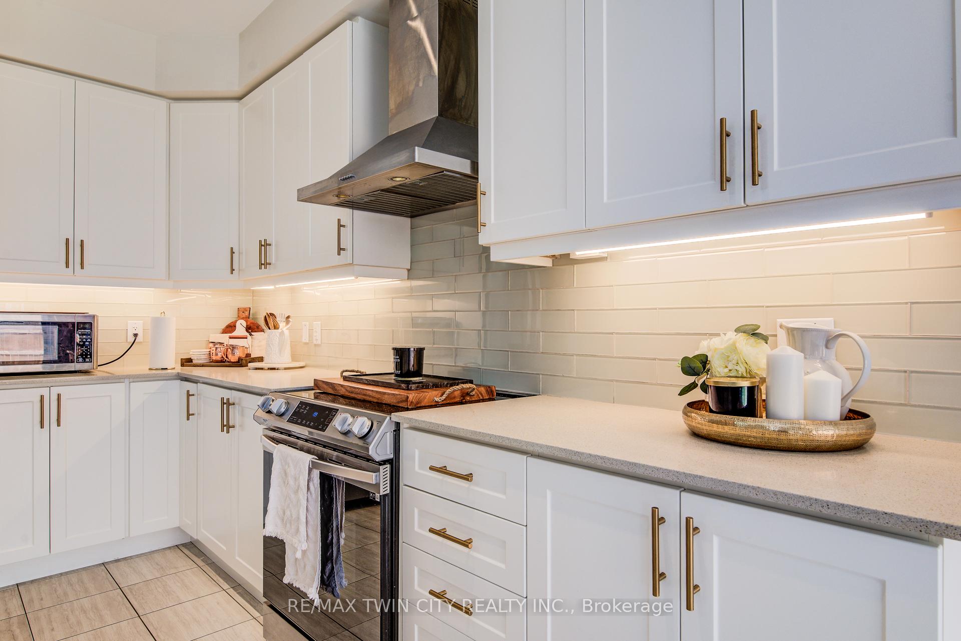 Photo 9 of 4 Stonehill Avenue, Kitchener — HOMEH
