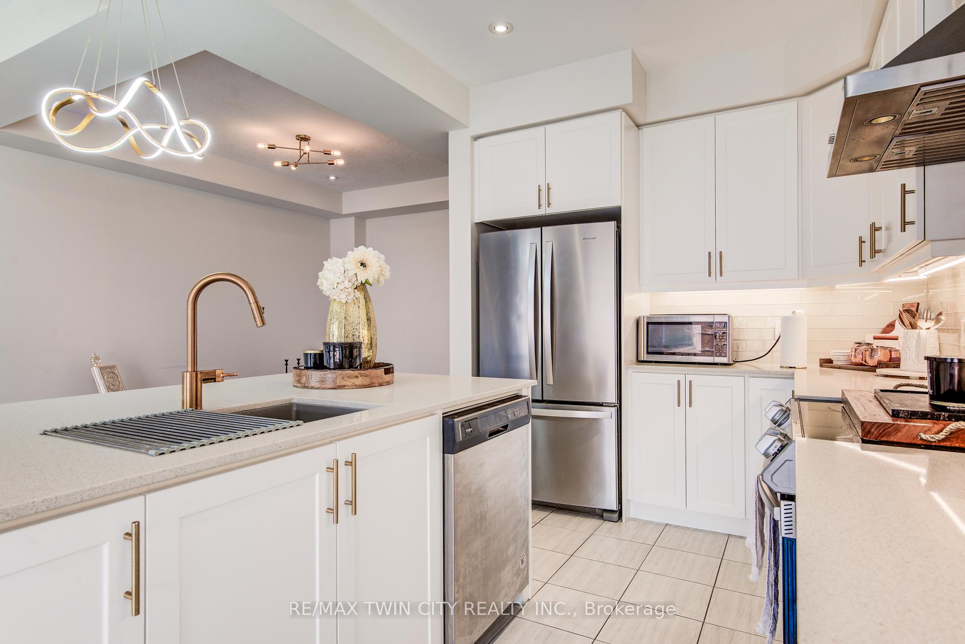 Photo 10 of 4 Stonehill Avenue, Kitchener — HOMEH