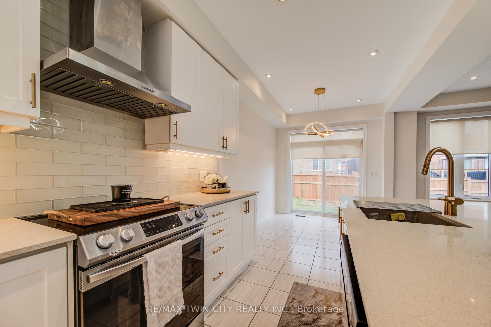 Photo 11 of 4 Stonehill Avenue, Kitchener — HOMEH