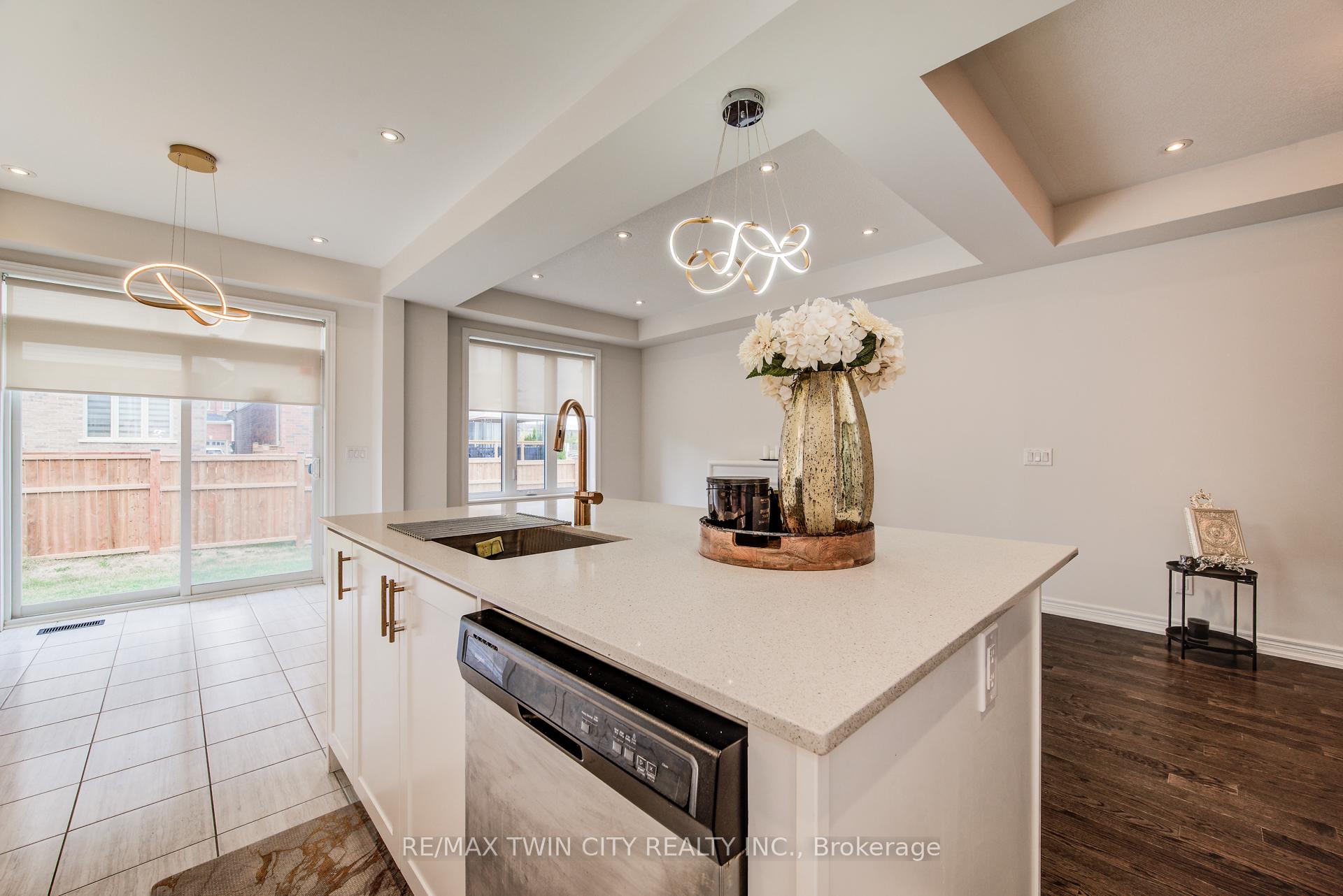 Photo 12 of 4 Stonehill Avenue, Kitchener — HOMEH