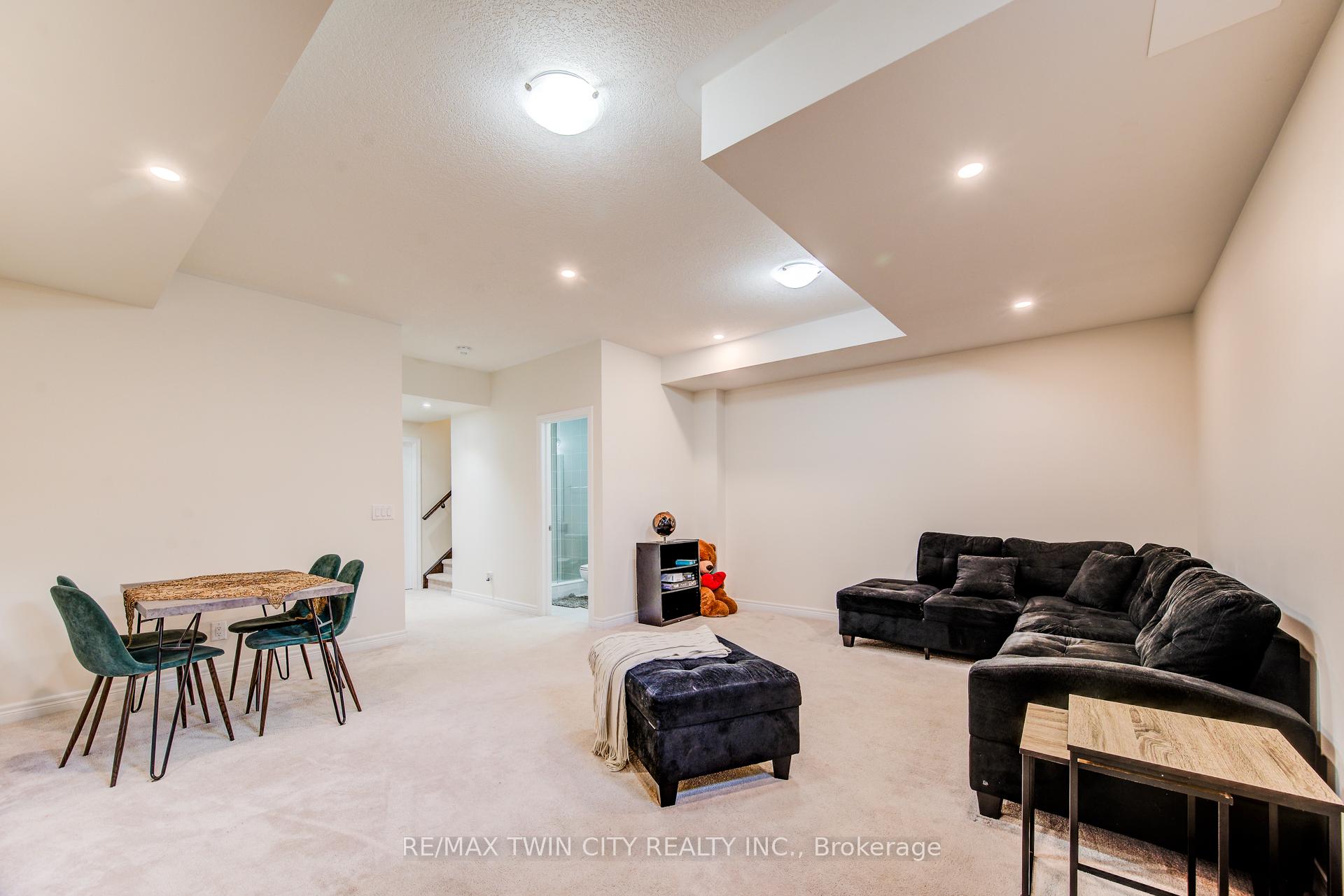 Photo 25 of 4 Stonehill Avenue, Kitchener — HOMEH