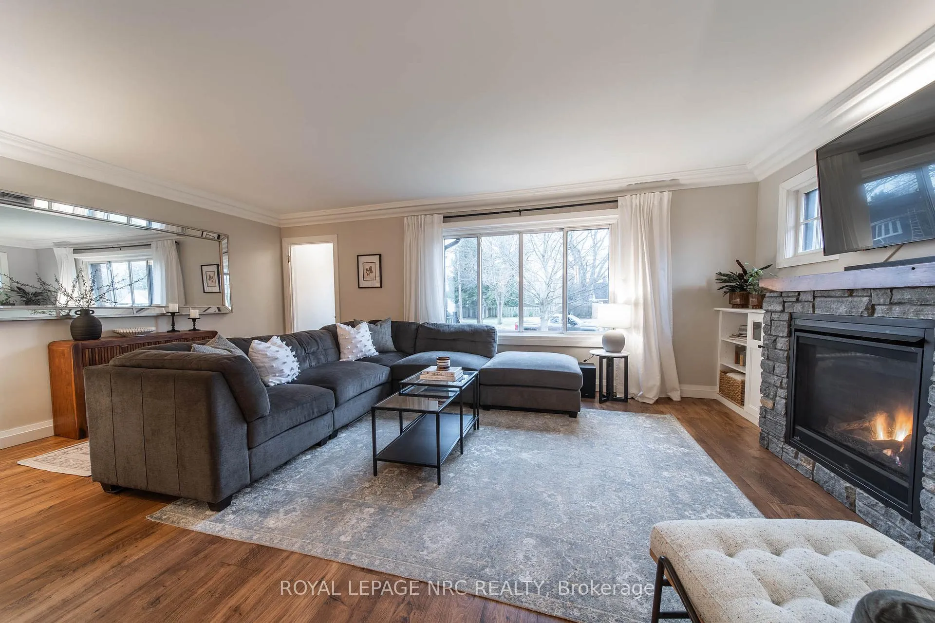 Photo 3 of 5717 Morden Drive, Niagara Falls, Cherrywood — HOMEH