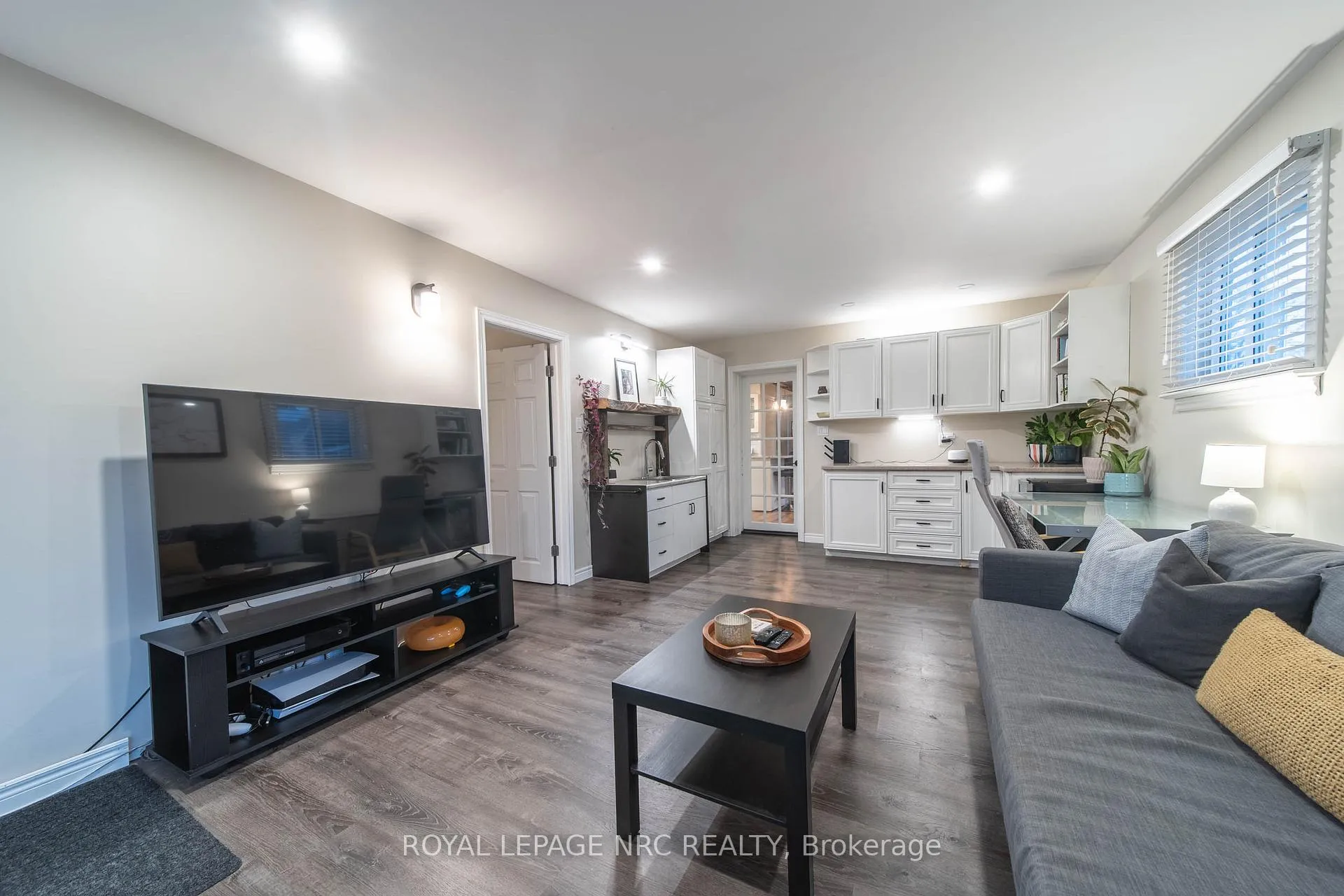 Photo 15 of 5717 Morden Drive, Niagara Falls, Cherrywood — HOMEH