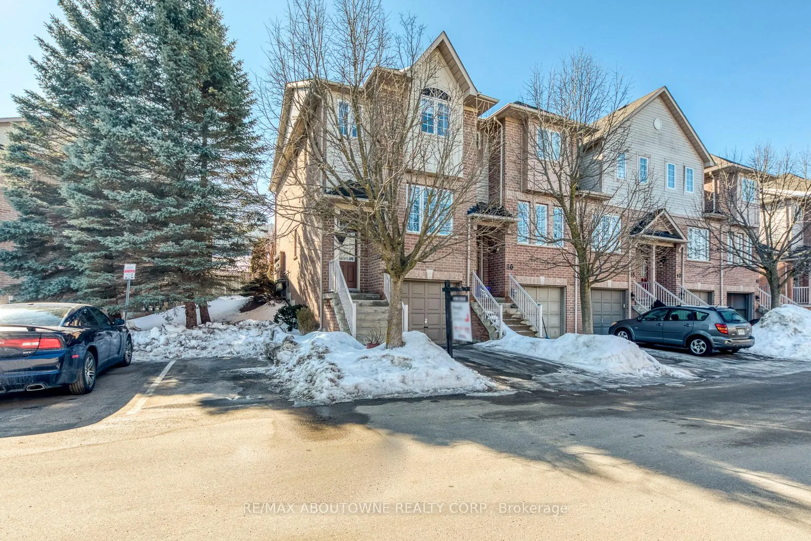 Photo 1 of 34 Palomino Trail, Halton Hills, Georgetown — HOMEH