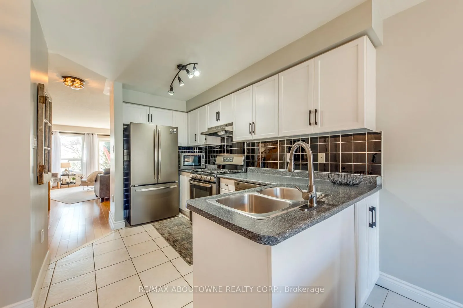 Photo 11 of 34 Palomino Trail, Halton Hills, Georgetown — HOMEH