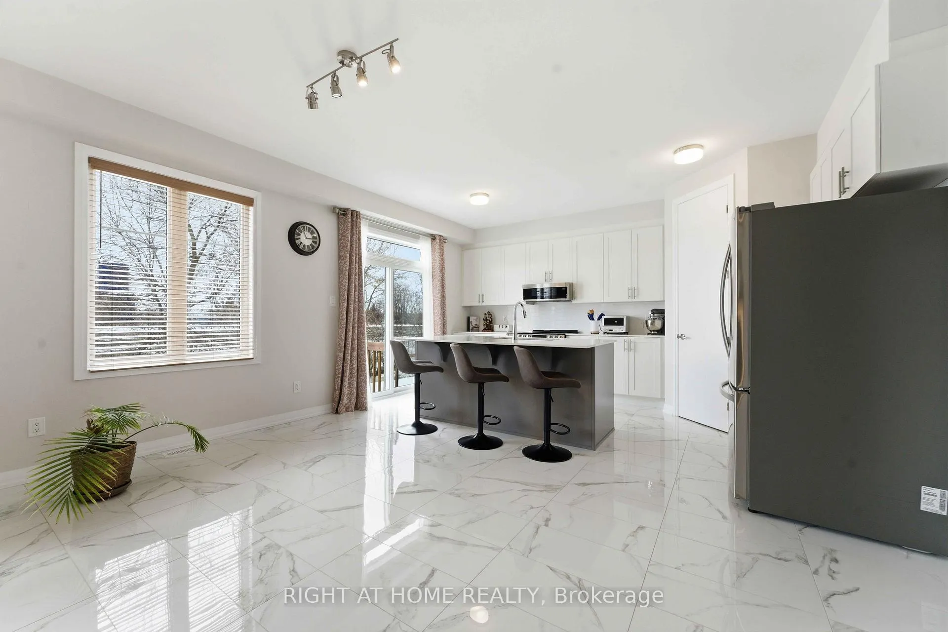 Photo 12 of 643 Terrier Circle, Ottawa, Goulbourn Twp From Franktown Rd/South To Rideau — HOMEH
