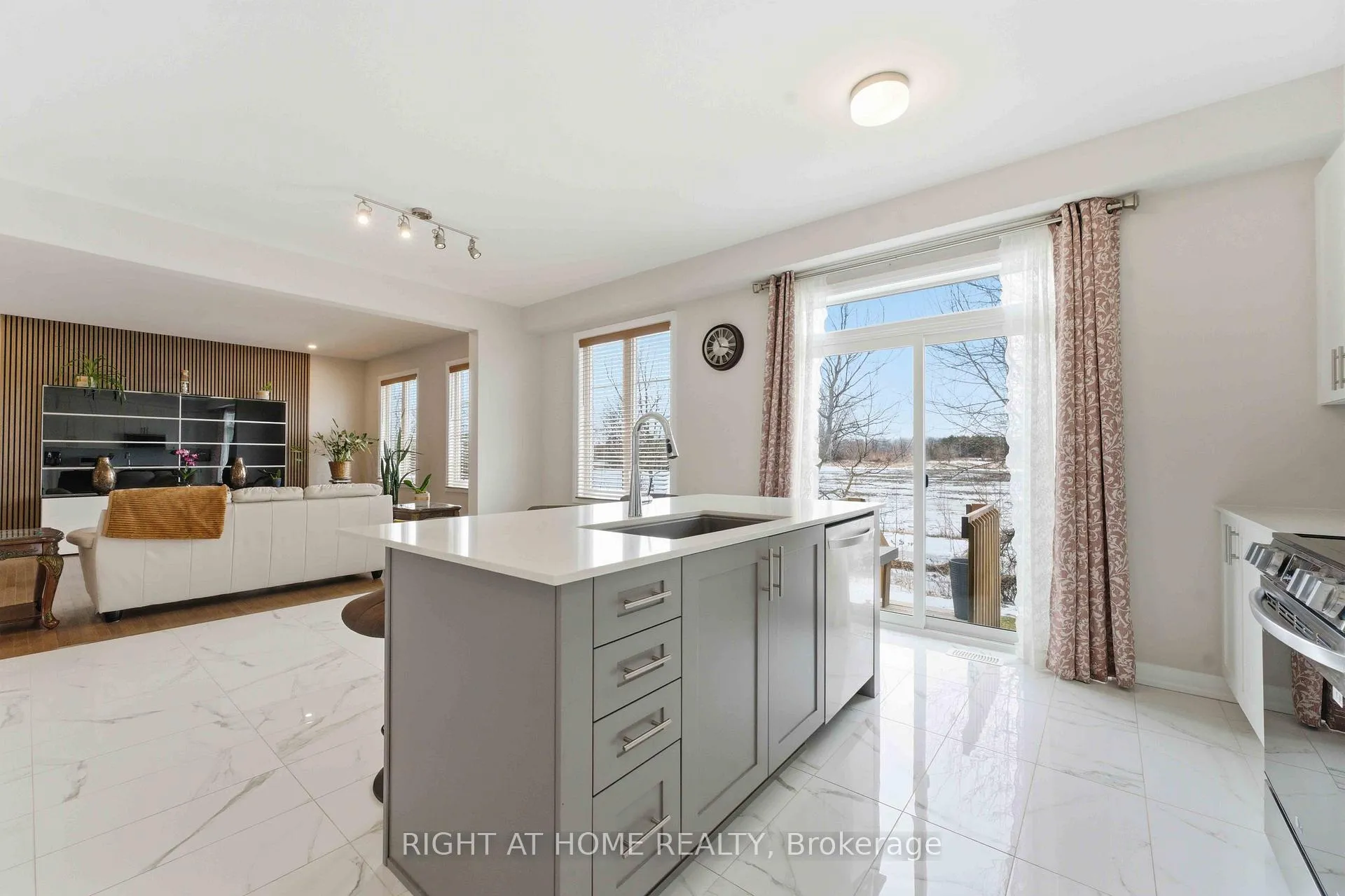 Photo 14 of 643 Terrier Circle, Ottawa, Goulbourn Twp From Franktown Rd/South To Rideau — HOMEH