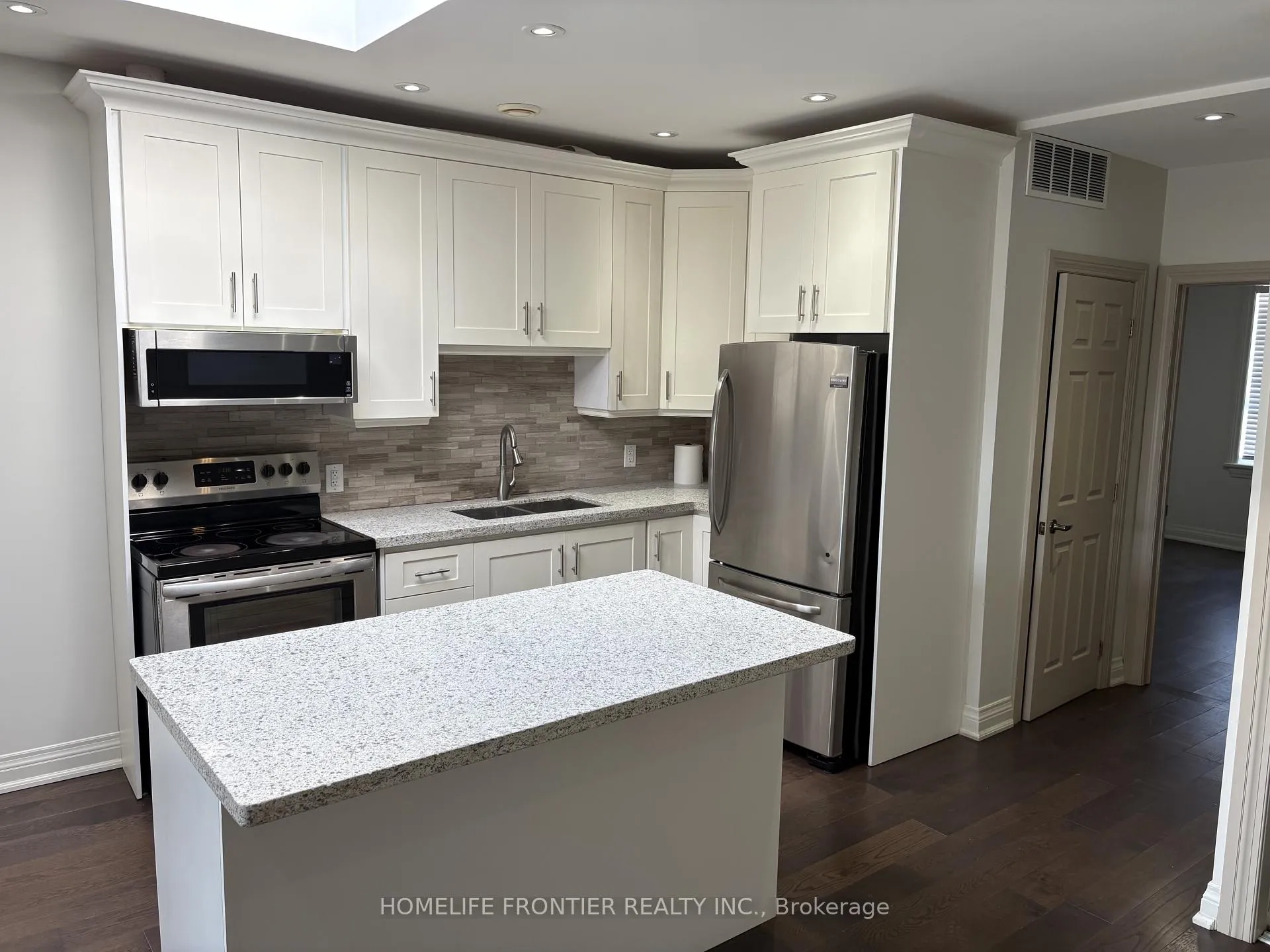 Photo 2 of Unit 2nd Floor, 2914 Danforth Avenue, Toronto, East End-Danforth — HOMEH