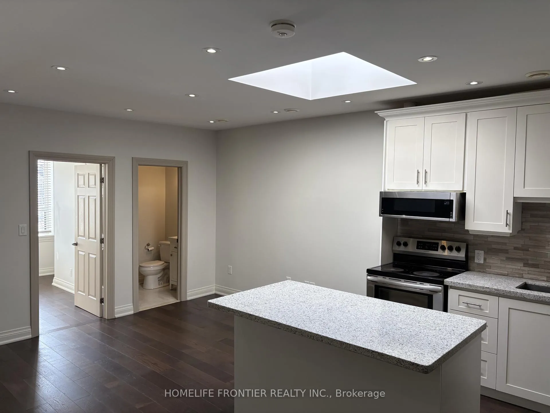 Photo 3 of Unit 2nd Floor, 2914 Danforth Avenue, Toronto, East End-Danforth — HOMEH