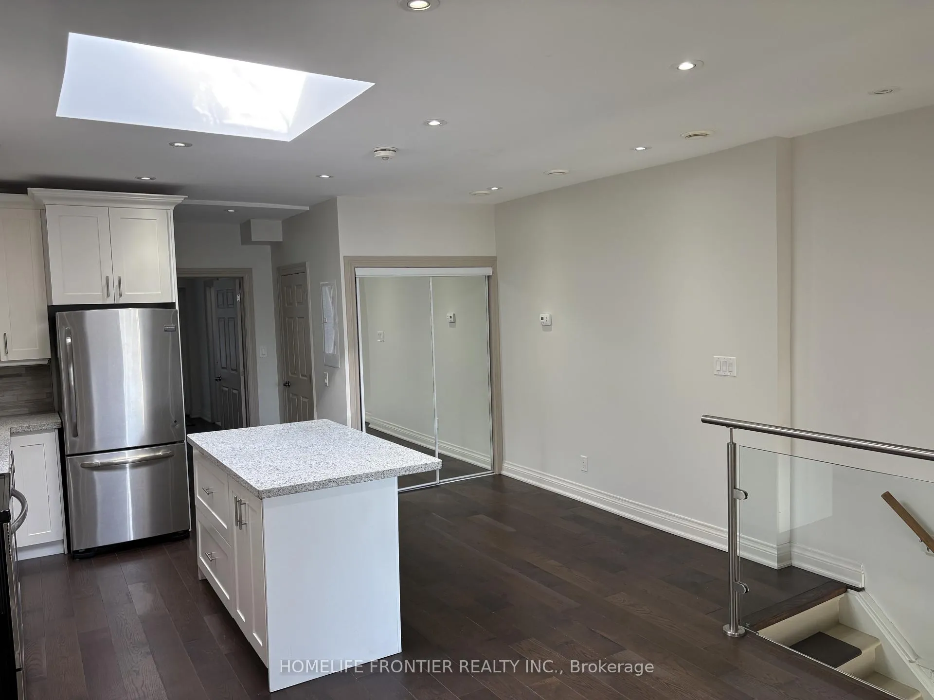 Photo 4 of Unit 2nd Floor, 2914 Danforth Avenue, Toronto, East End-Danforth — HOMEH