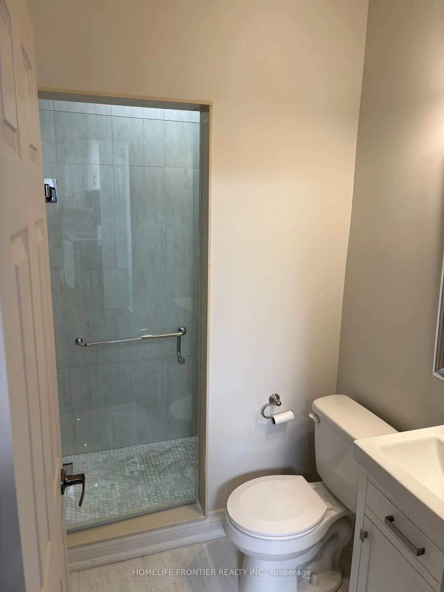 Photo 5 of Unit 2nd Floor, 2914 Danforth Avenue, Toronto, East End-Danforth — HOMEH