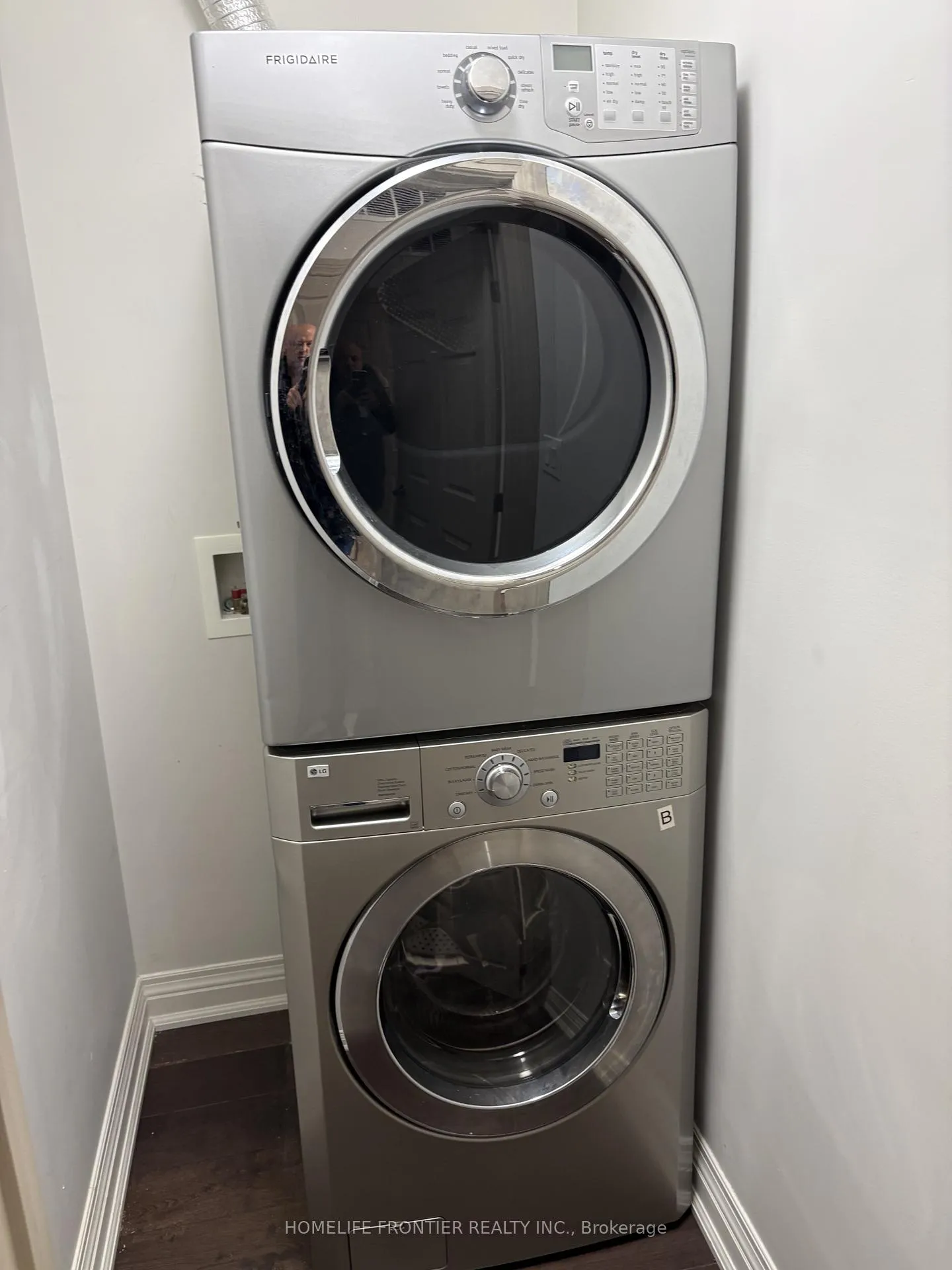 Photo 6 of Unit 2nd Floor, 2914 Danforth Avenue, Toronto, East End-Danforth — HOMEH