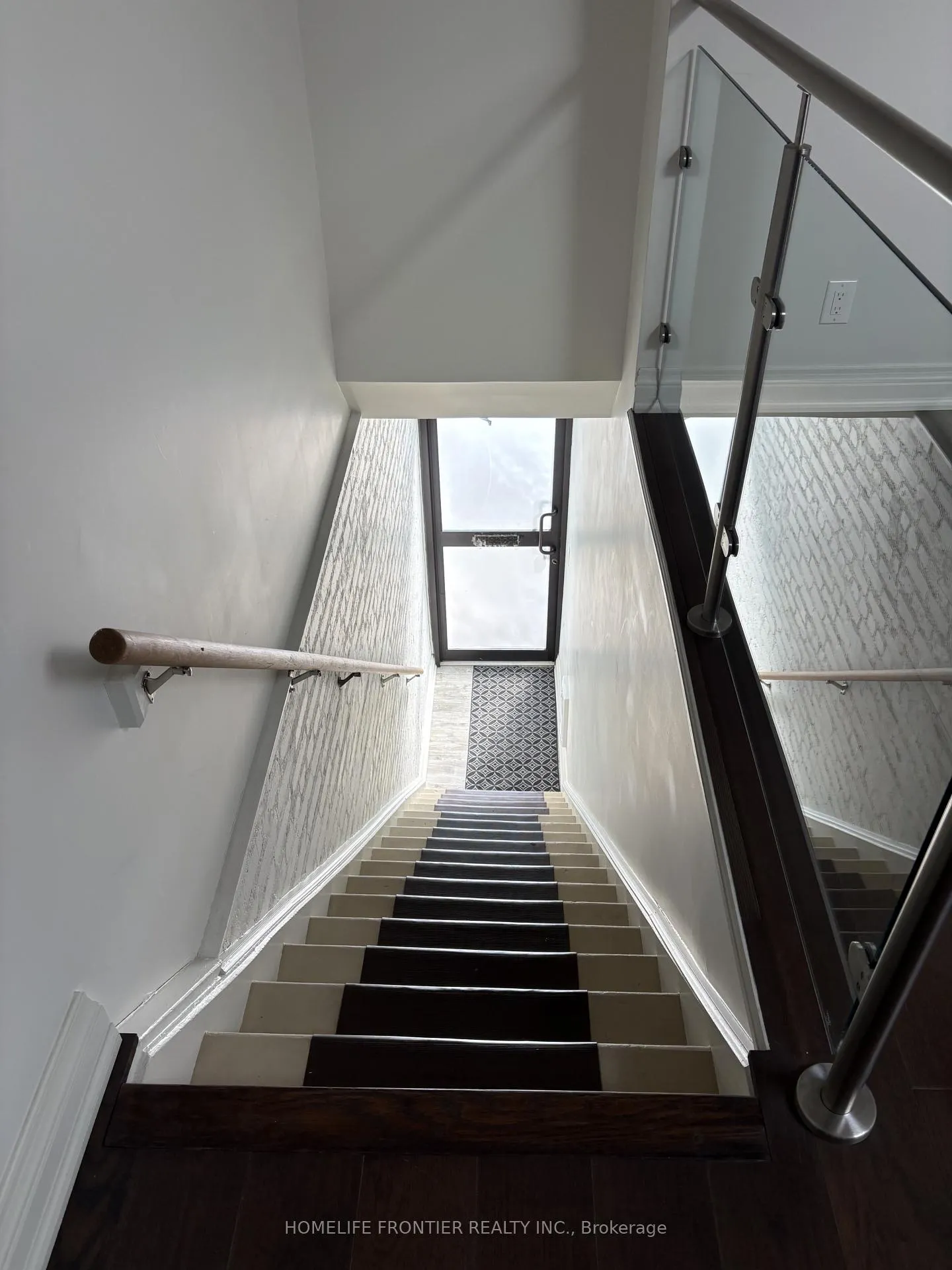 Photo 13 of Unit 2nd Floor, 2914 Danforth Avenue, Toronto, East End-Danforth — HOMEH