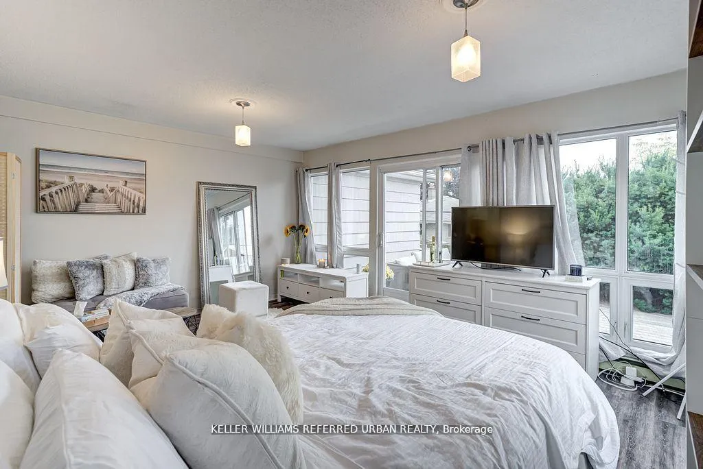 Photo 4 of Unit B, 707 Annland Street, Pickering, Bay Ridges — HOMEH