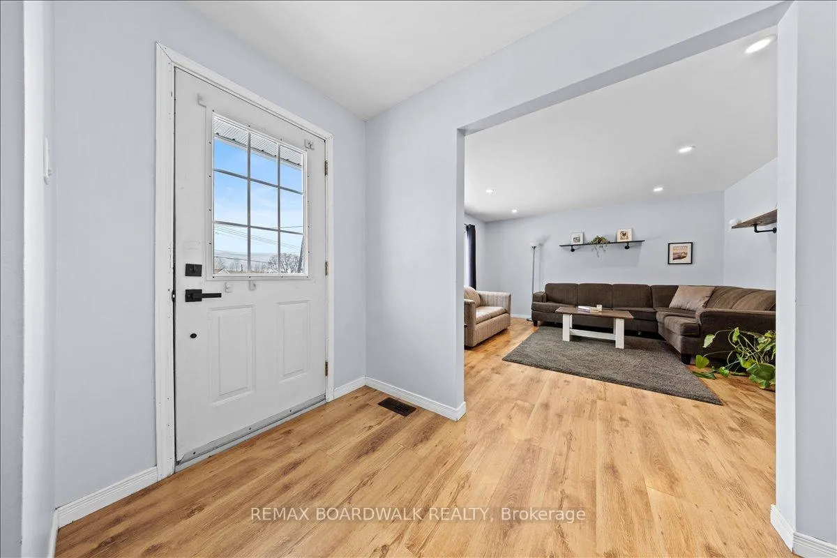 Photo 3 of 789 Fifth Street, Renfrew — HOMEH