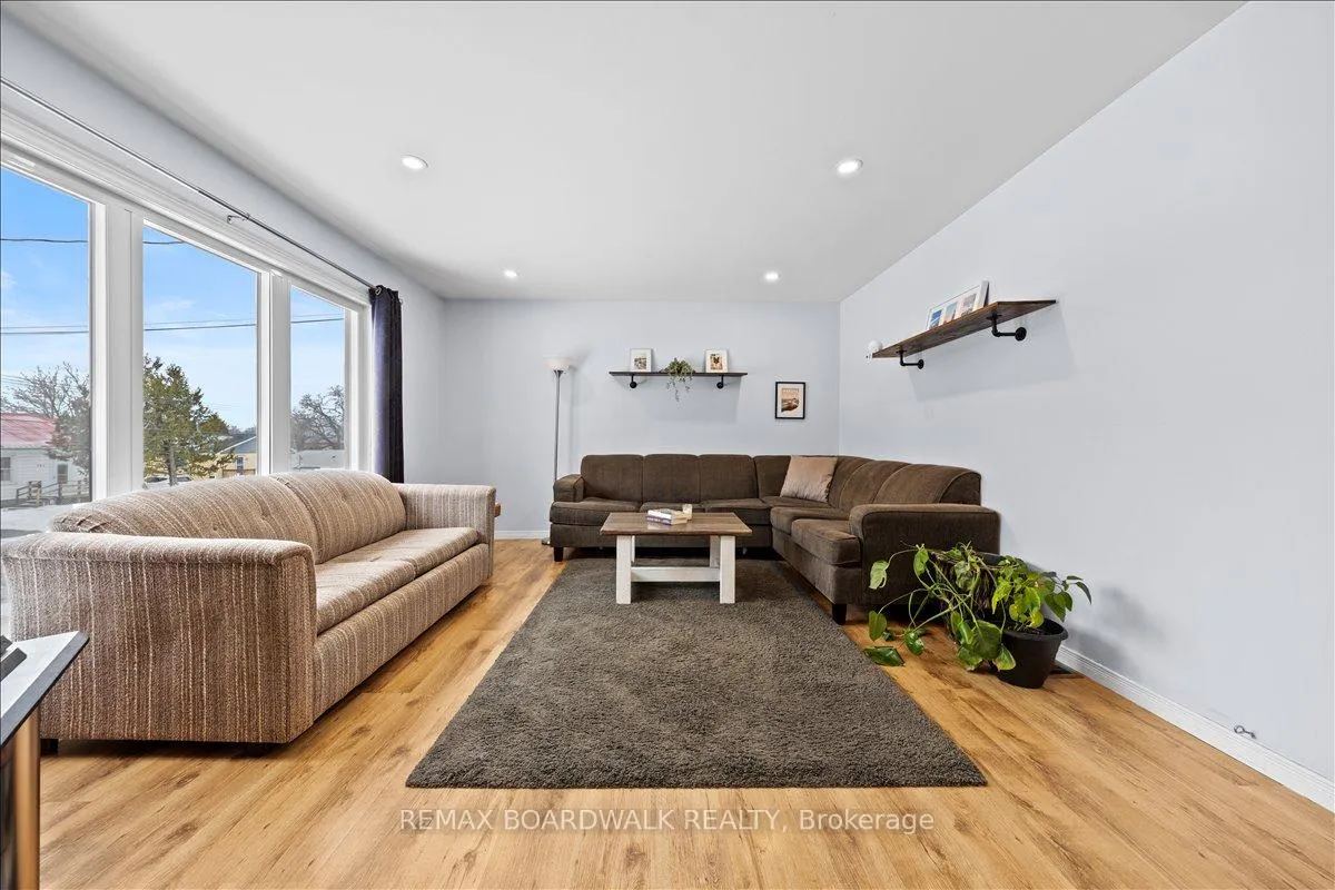 Photo 4 of 789 Fifth Street, Renfrew — HOMEH