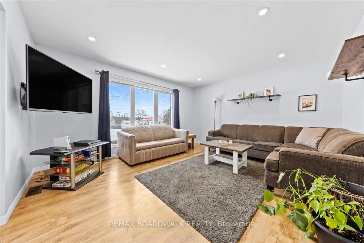 Photo 5 of 789 Fifth Street, Renfrew — HOMEH