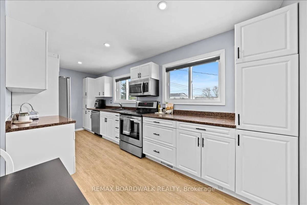 Photo 9 of 789 Fifth Street, Renfrew — HOMEH
