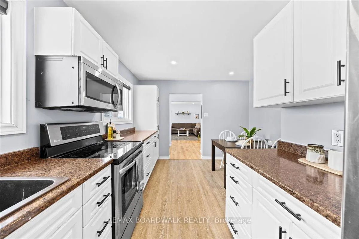Photo 11 of 789 Fifth Street, Renfrew — HOMEH