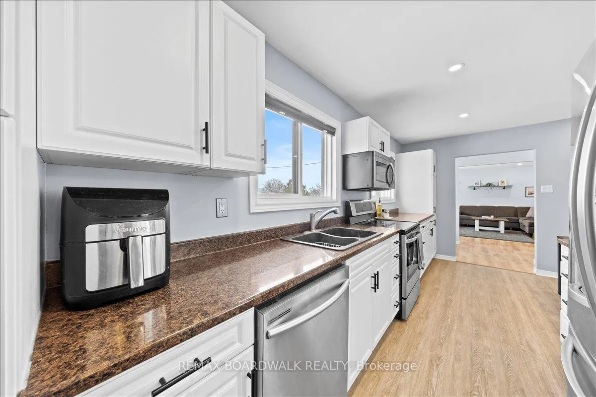 Photo 12 of 789 Fifth Street, Renfrew — HOMEH