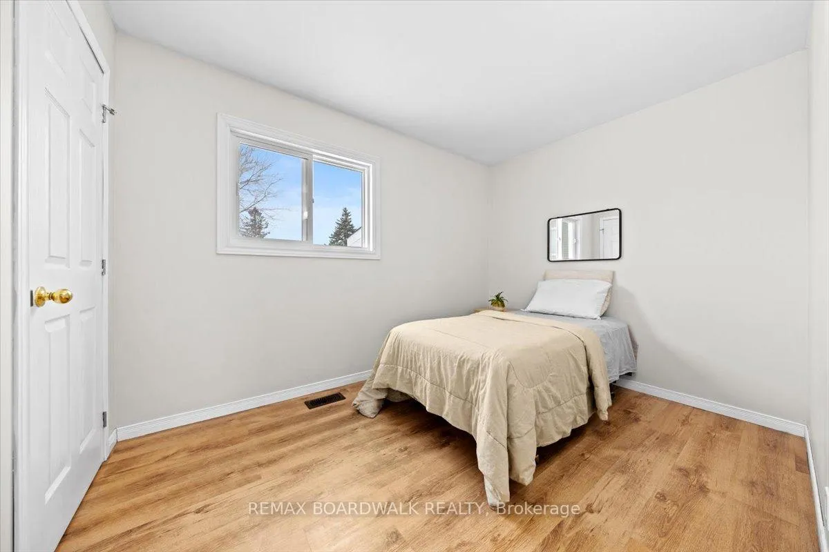 Photo 16 of 789 Fifth Street, Renfrew — HOMEH