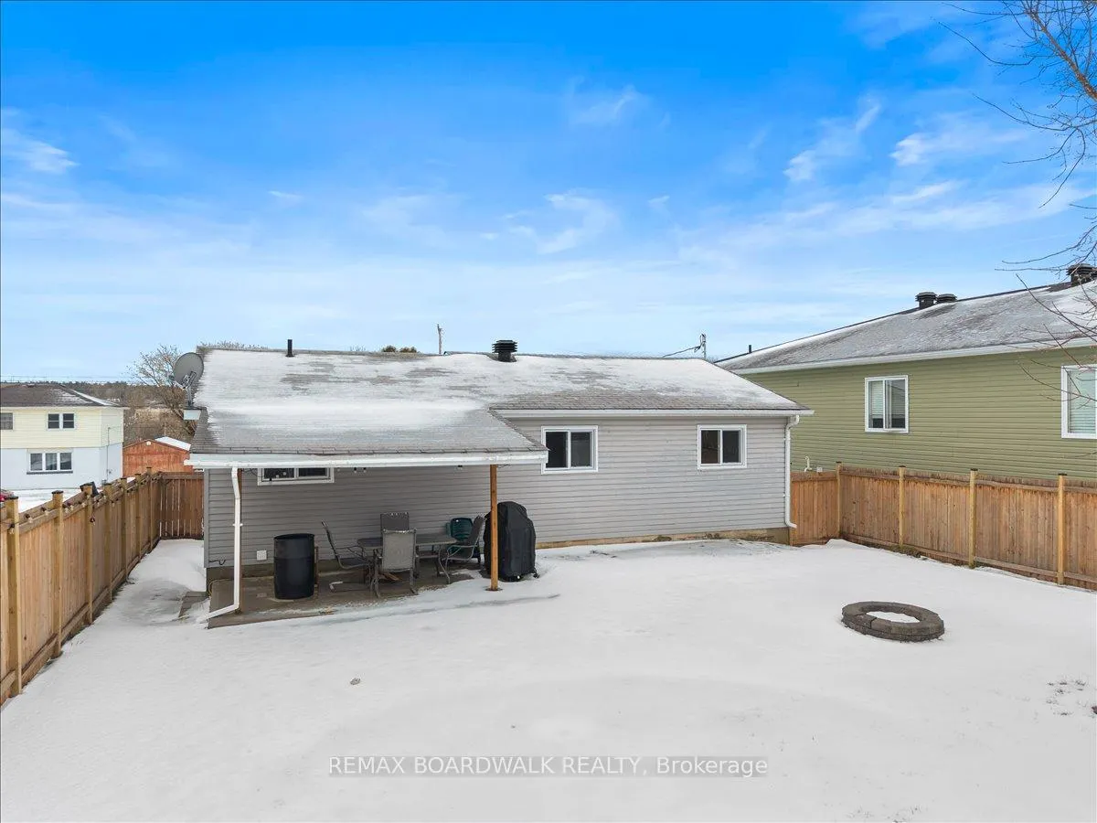 Photo 29 of 789 Fifth Street, Renfrew — HOMEH