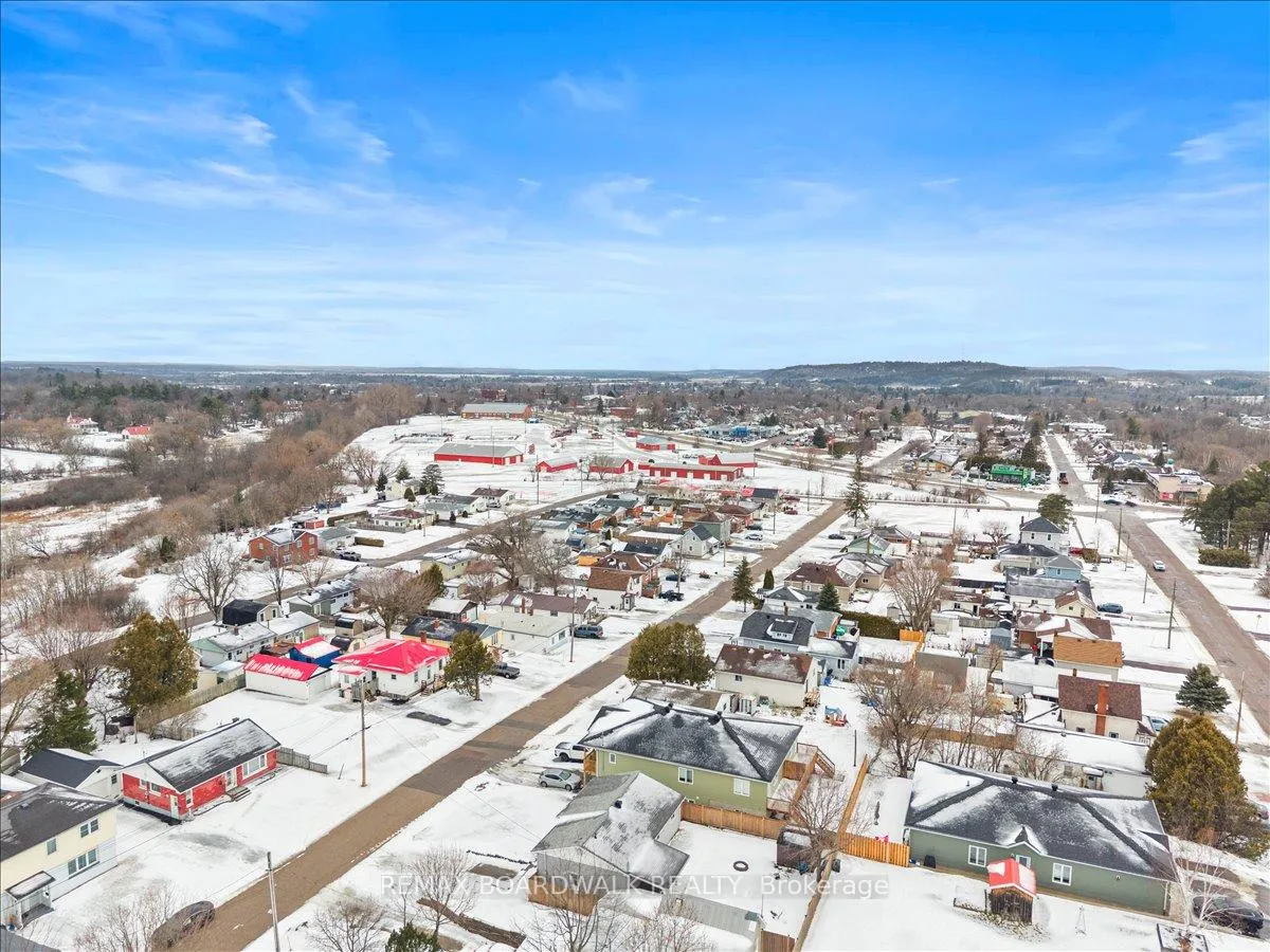 Photo 32 of 789 Fifth Street, Renfrew — HOMEH