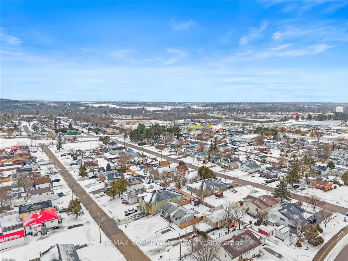 Photo 33 of 789 Fifth Street, Renfrew — HOMEH