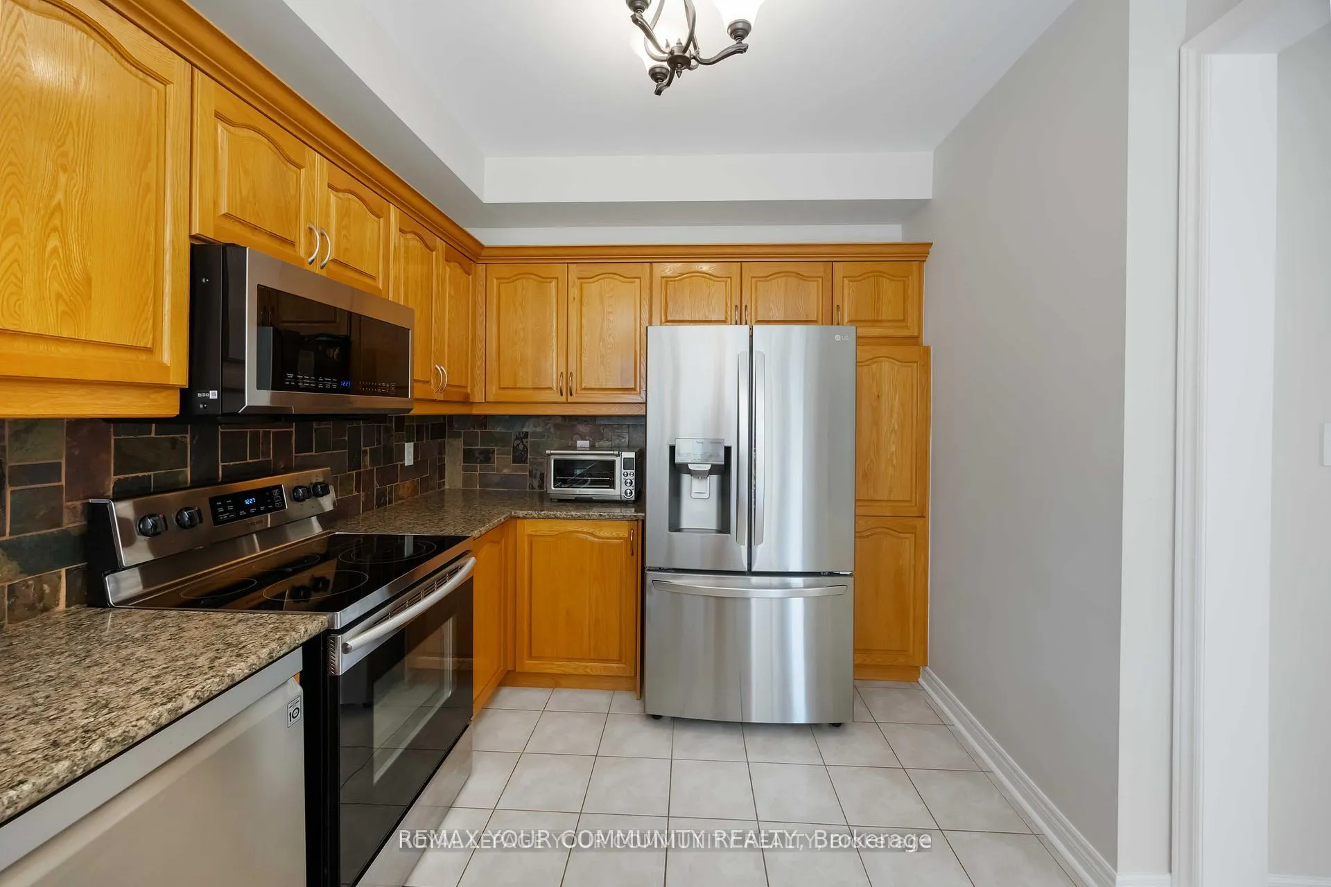 Photo 8 of 57 Turning Leaf Drive, Vaughan, Sonoma Heights — HOMEH