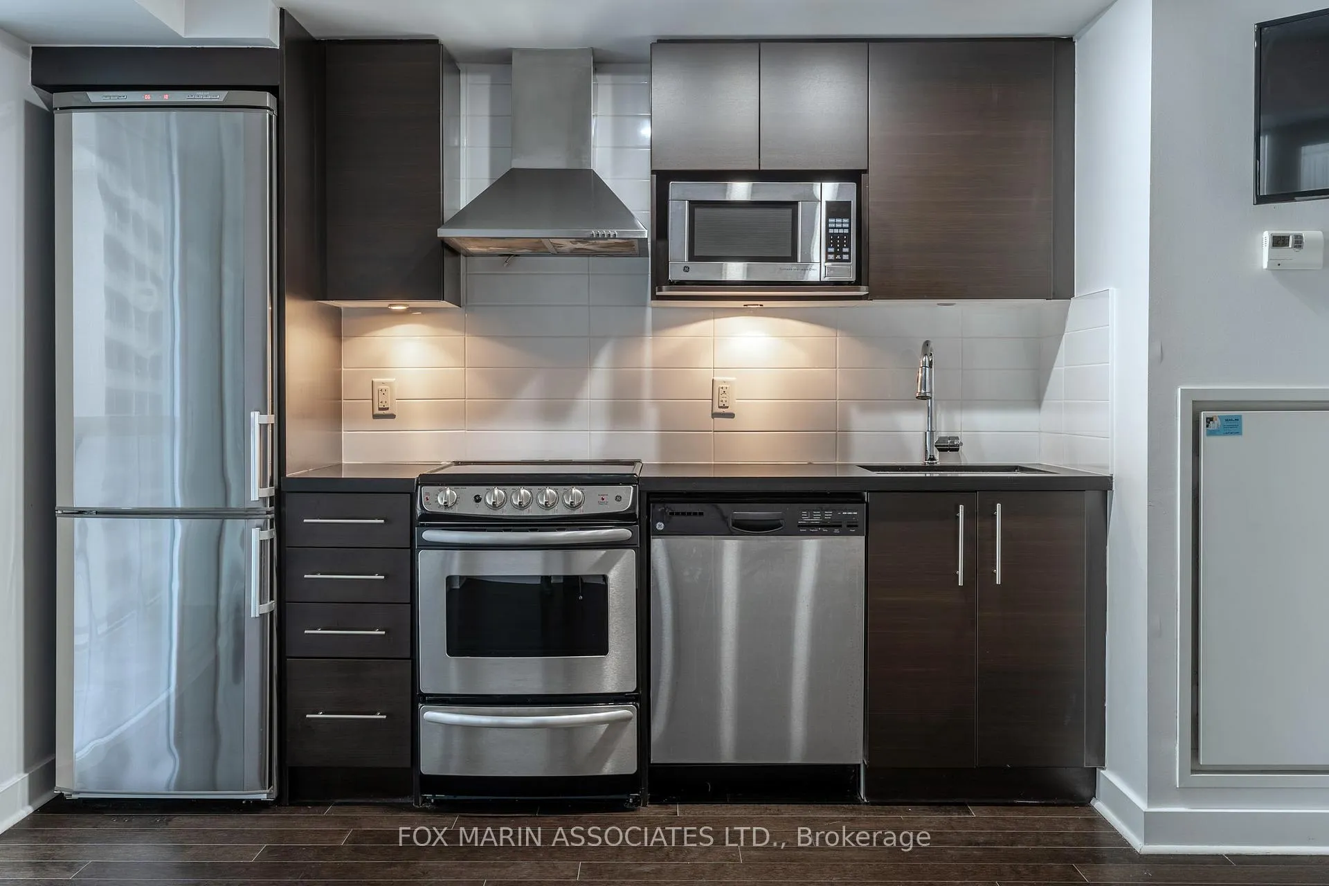 Photo 3 of Unit 809, 58 Orchard View Boulevard, Toronto, Yonge-Eglinton — HOMEH