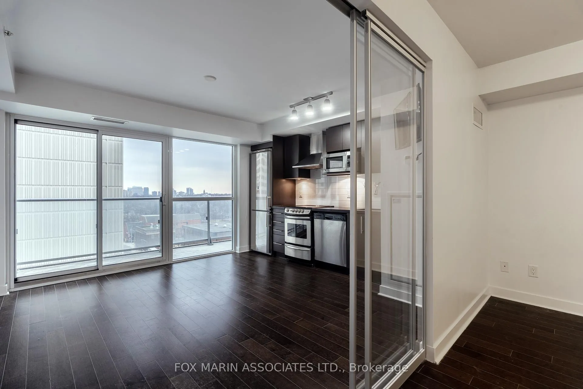 Photo 6 of Unit 809, 58 Orchard View Boulevard, Toronto, Yonge-Eglinton — HOMEH