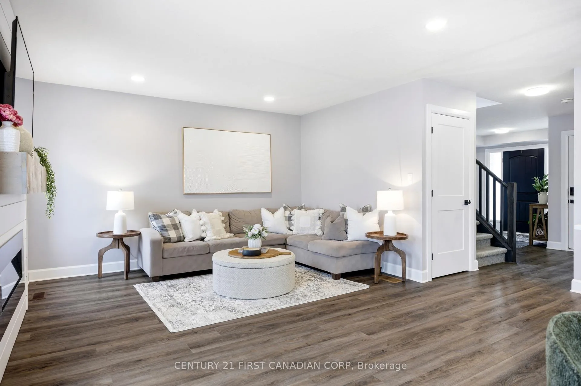 Photo 14 of 144 Gilmour Drive, Lucan Biddulph, Lucan — HOMEH