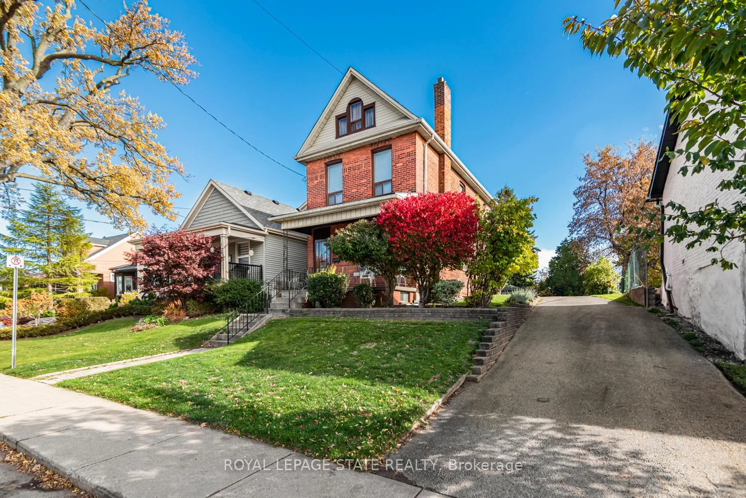 Front of 538 Hughson Street N