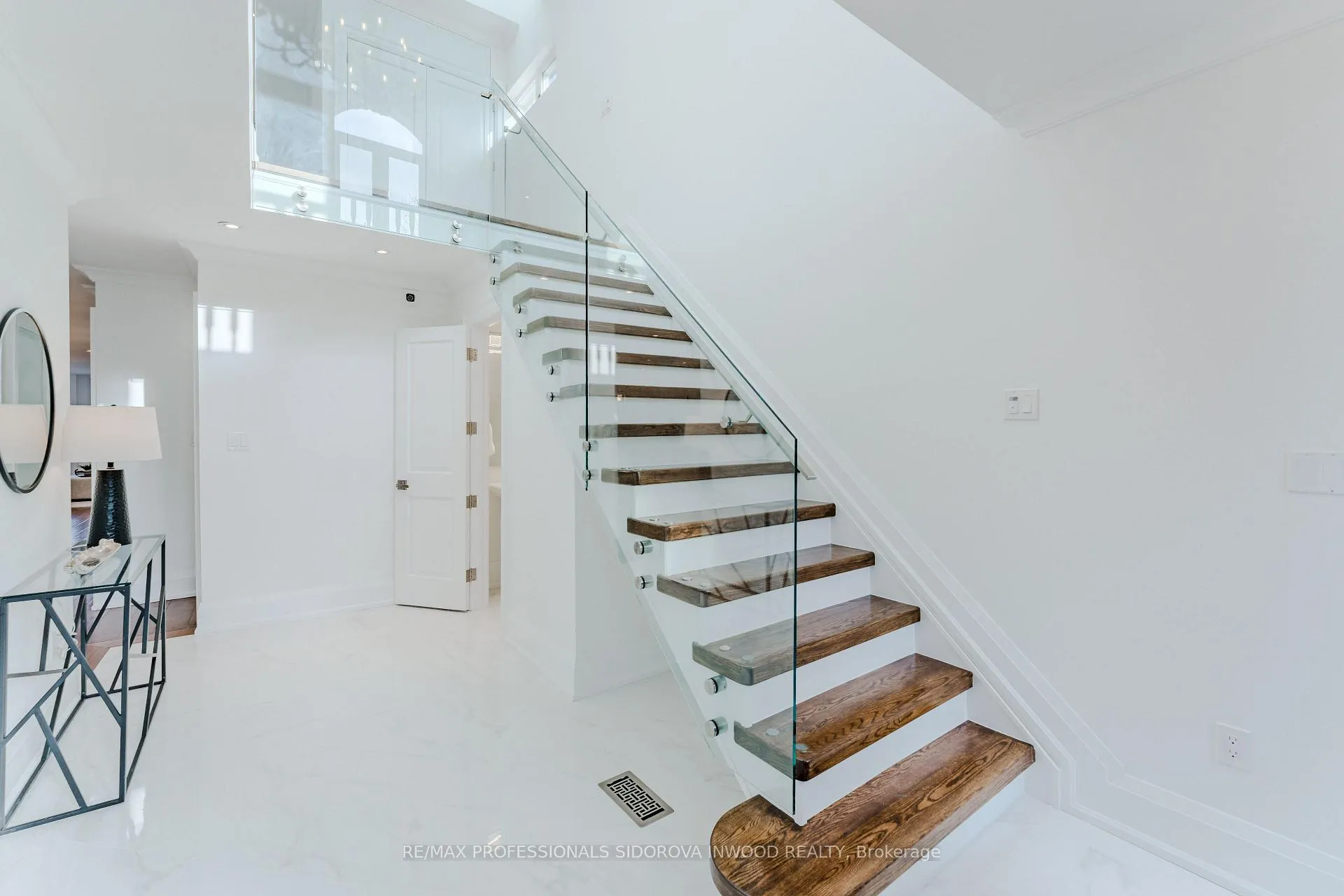 Photo 5 of 57 Lavinia Avenue, Toronto, High Park-Swansea — HOMEH