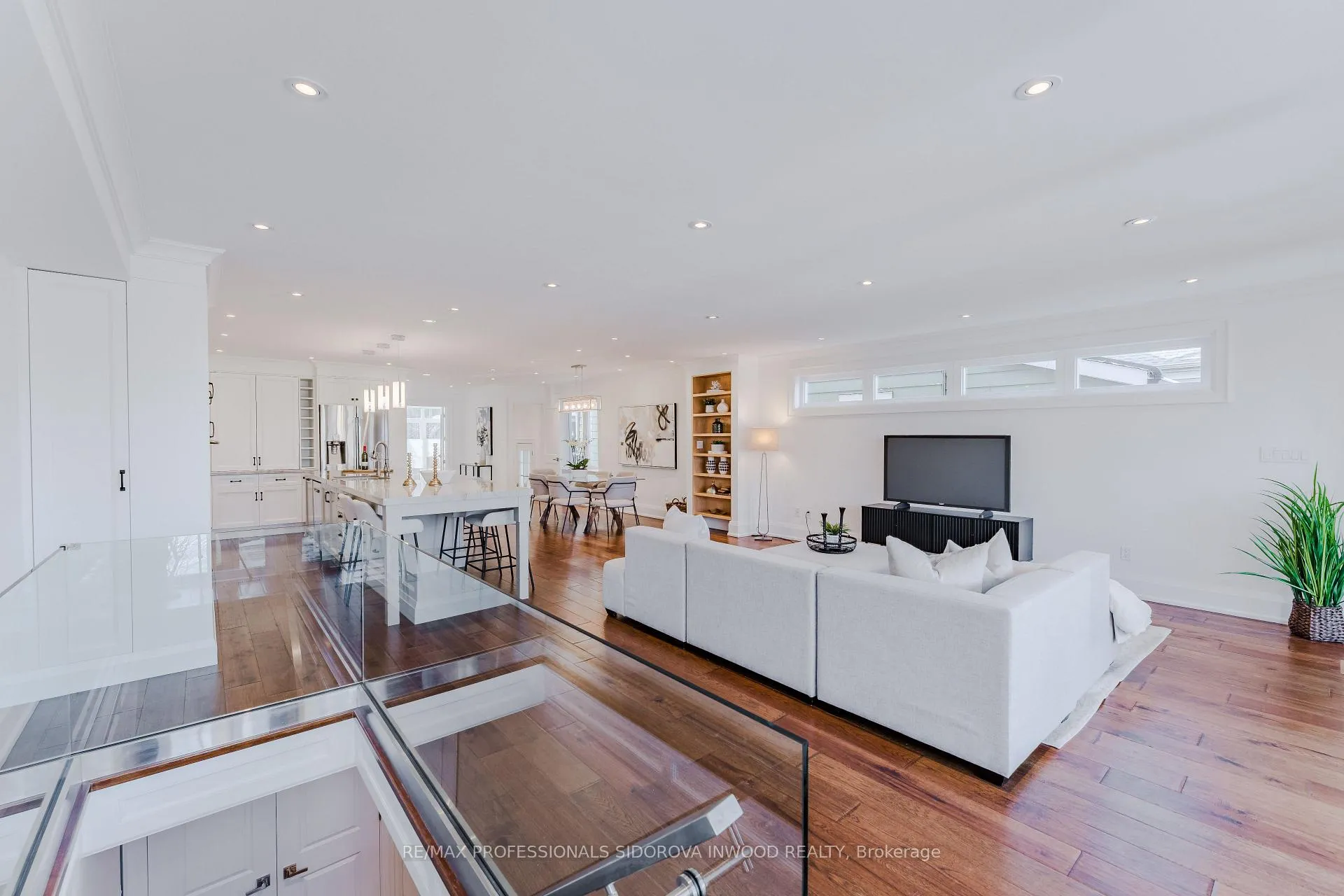 Photo 13 of 57 Lavinia Avenue, Toronto, High Park-Swansea — HOMEH