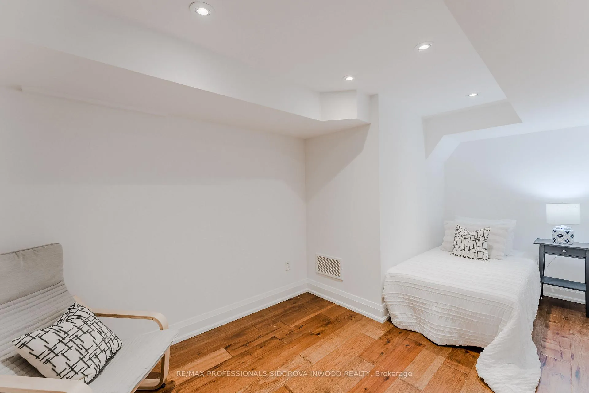Photo 32 of 57 Lavinia Avenue, Toronto, High Park-Swansea — HOMEH