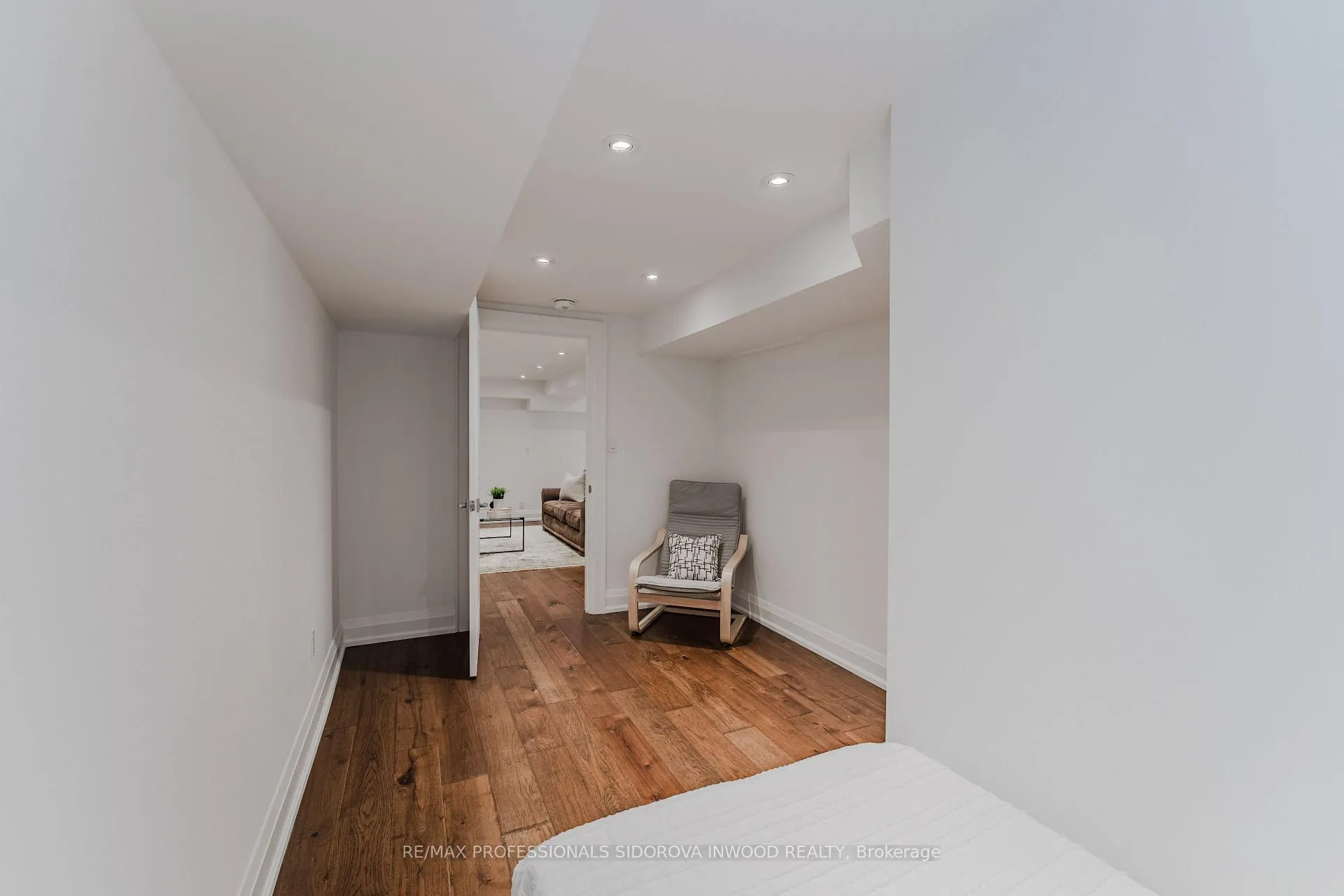 Photo 33 of 57 Lavinia Avenue, Toronto, High Park-Swansea — HOMEH