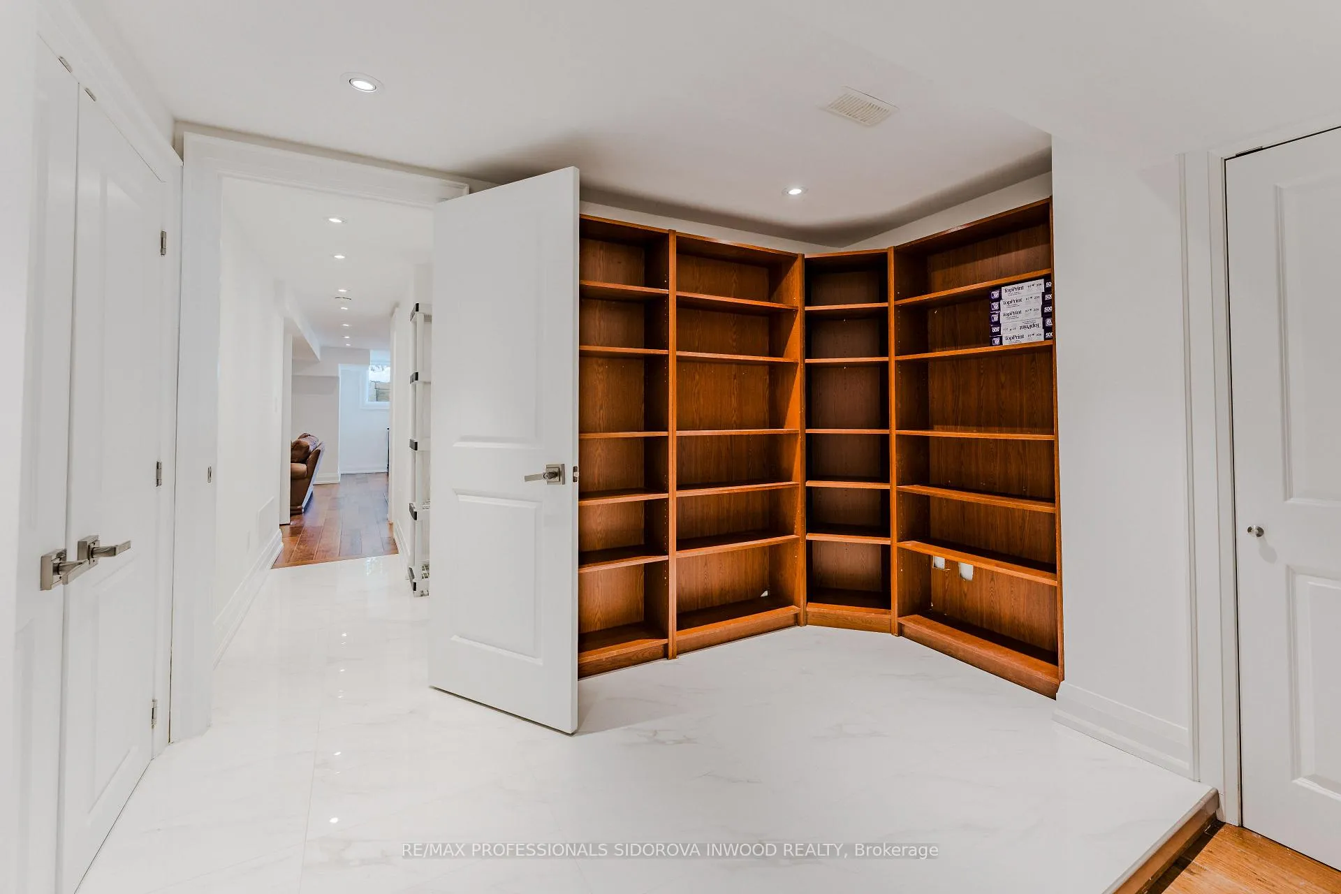 Photo 36 of 57 Lavinia Avenue, Toronto, High Park-Swansea — HOMEH