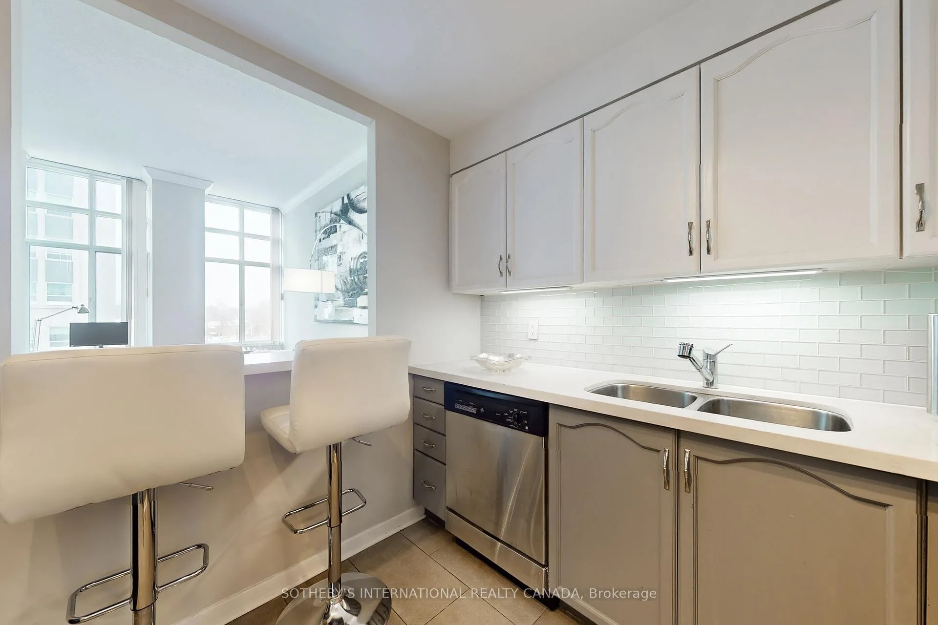 Photo 17 of Unit 305, 1901 Yonge Street, Toronto, Mount Pleasant West — HOMEH