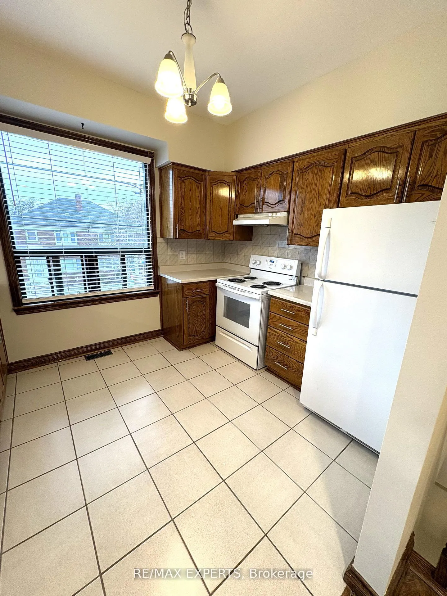 Photo 7 of Unit Unit A, 287 Sammon Avenue, Toronto, Danforth Village-East York — HOMEH