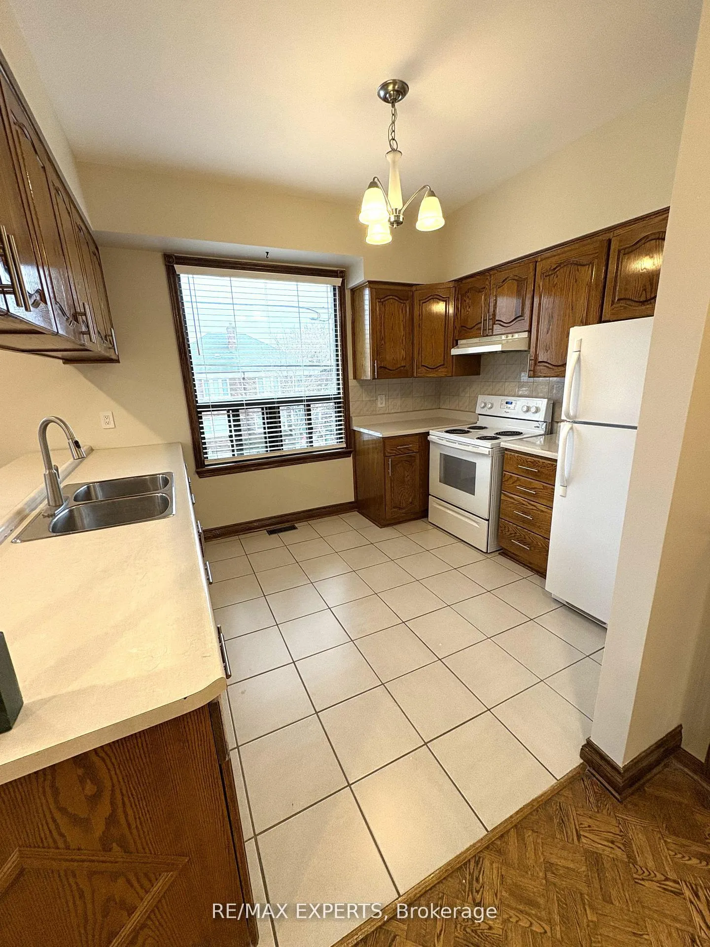 Photo 9 of Unit Unit A, 287 Sammon Avenue, Toronto, Danforth Village-East York — HOMEH
