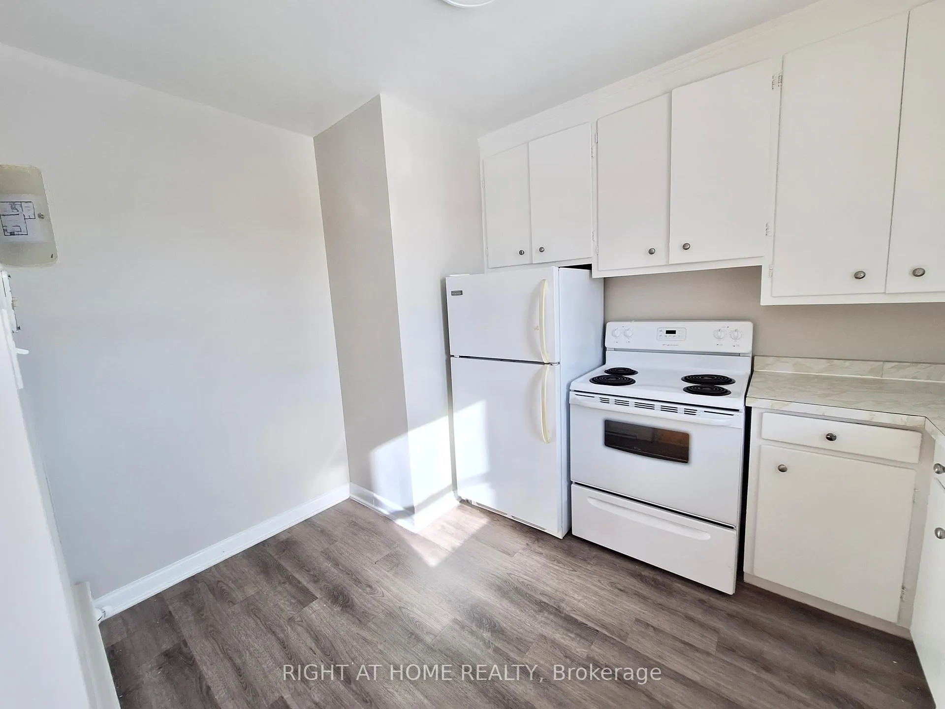 Photo 6 of Unit 201, 1 Osler Court, Hamilton, Dundas — HOMEH