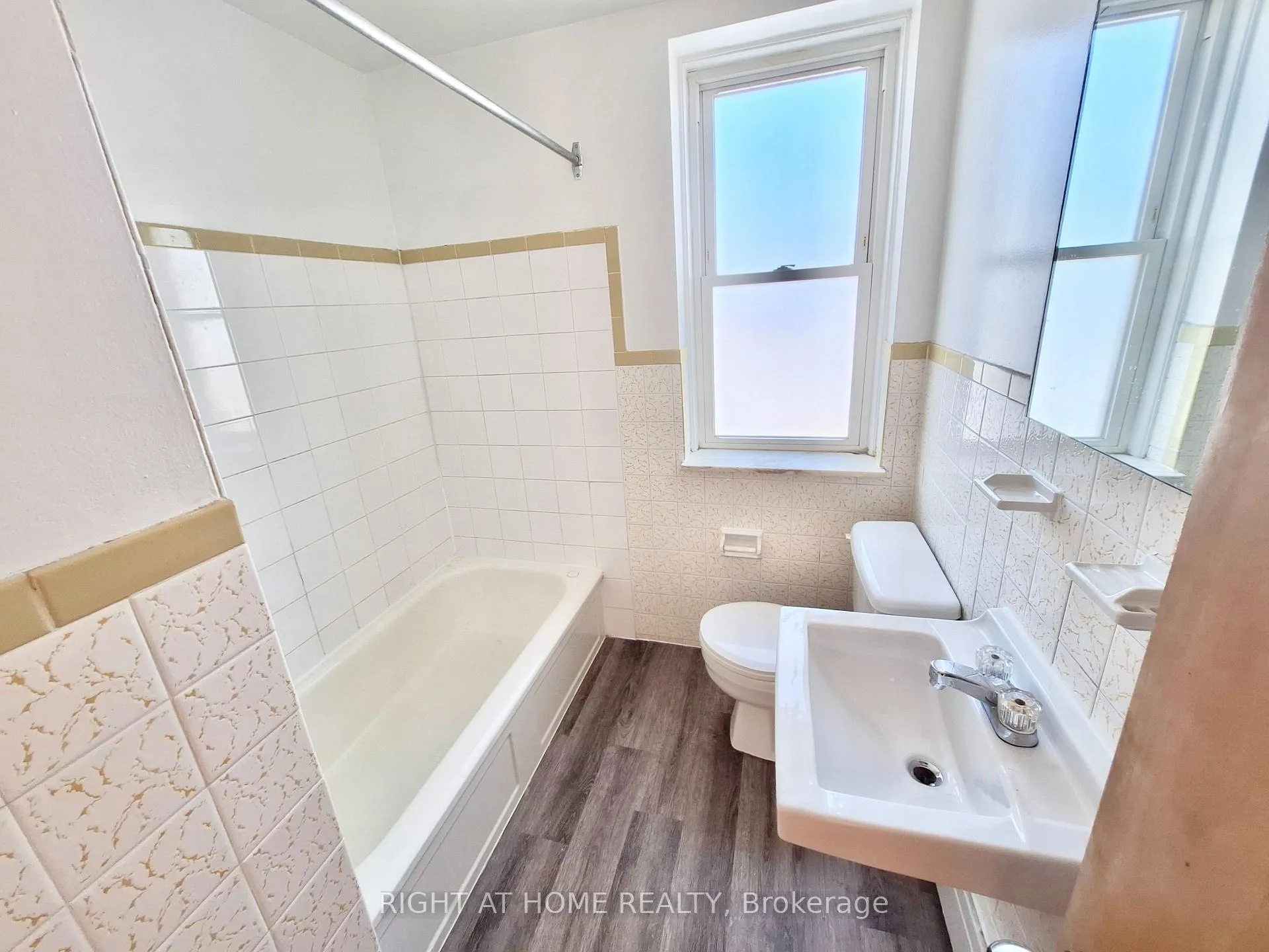 Photo 7 of Unit 201, 1 Osler Court, Hamilton, Dundas — HOMEH