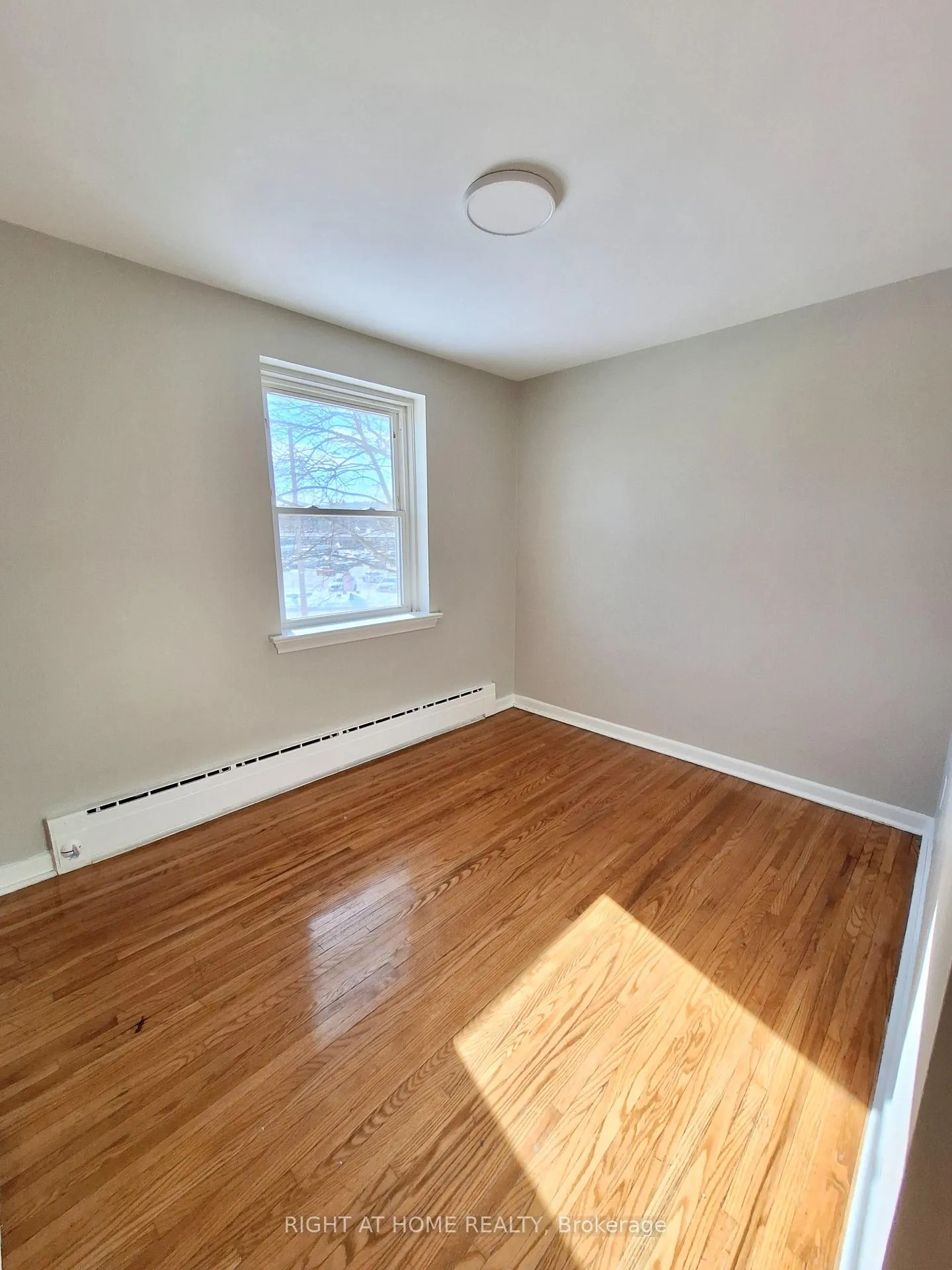 Photo 4 of Unit 305, 1 Osler Court, Hamilton, Dundas — HOMEH