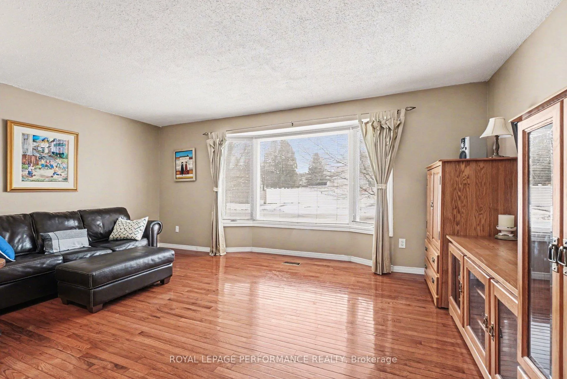 Photo 4 of 299 Mockingbird Drive, Ottawa, Chatelaine Village — HOMEH