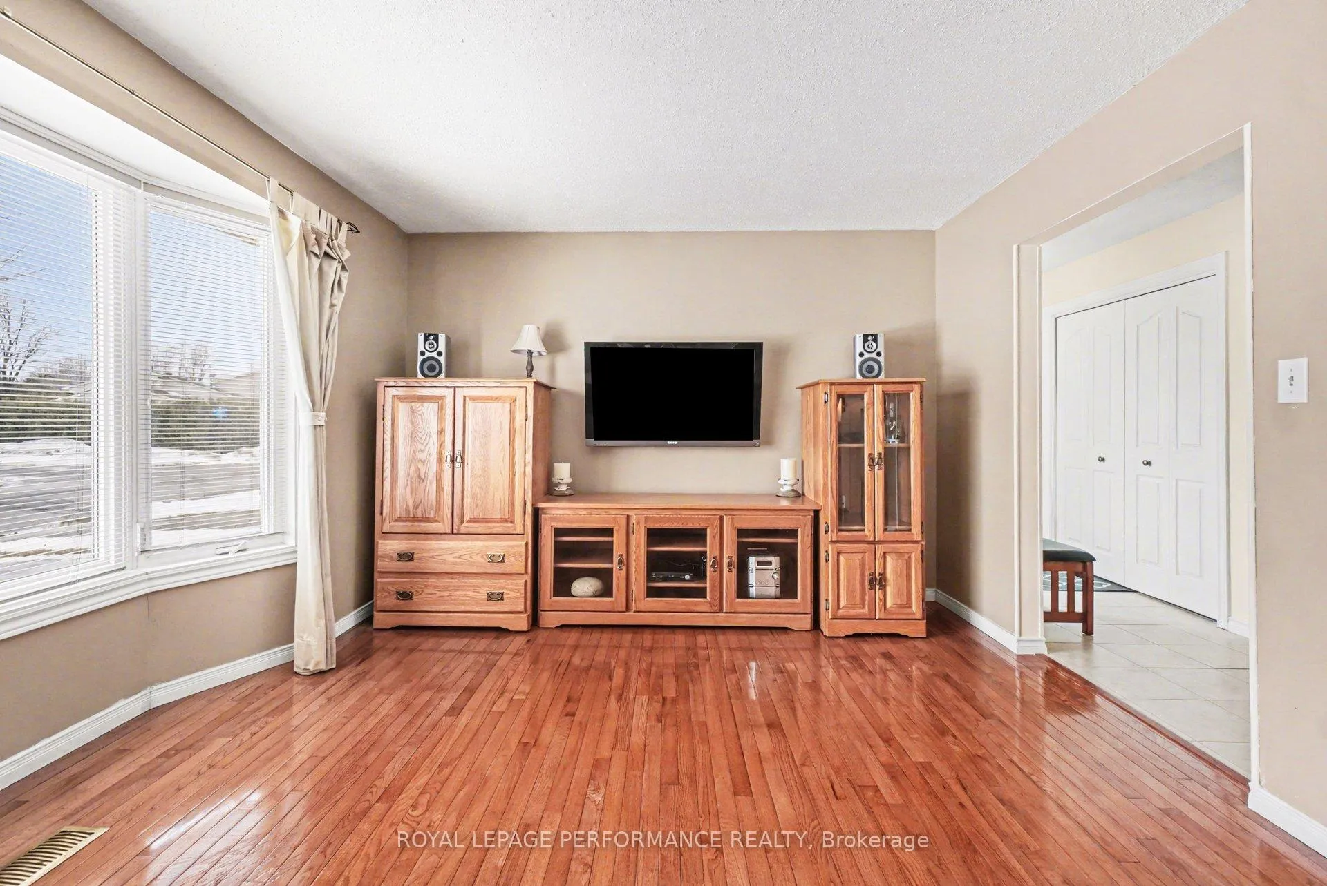 Photo 6 of 299 Mockingbird Drive, Ottawa, Chatelaine Village — HOMEH